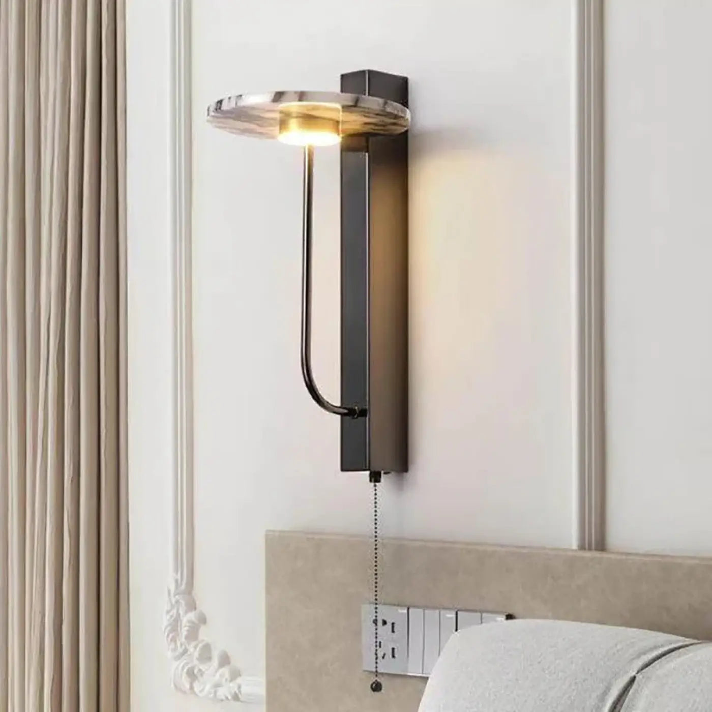 Applique murale LED noire et dorée en métal et marbre — vue 4