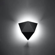 Applique murale LED noire géométrique facettée en acier — vue 1