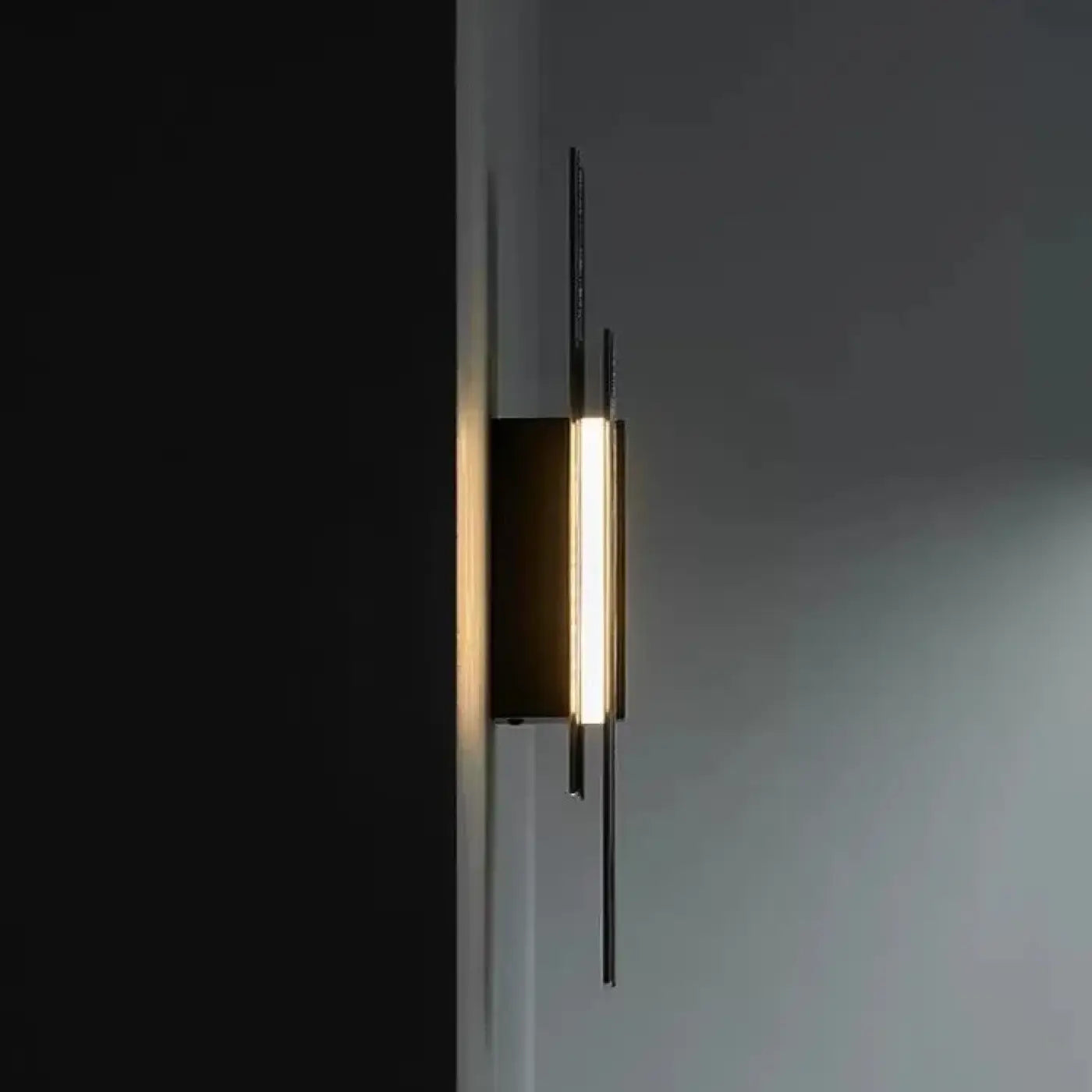 Applique murale LED noire métal strié verticale — vue 3