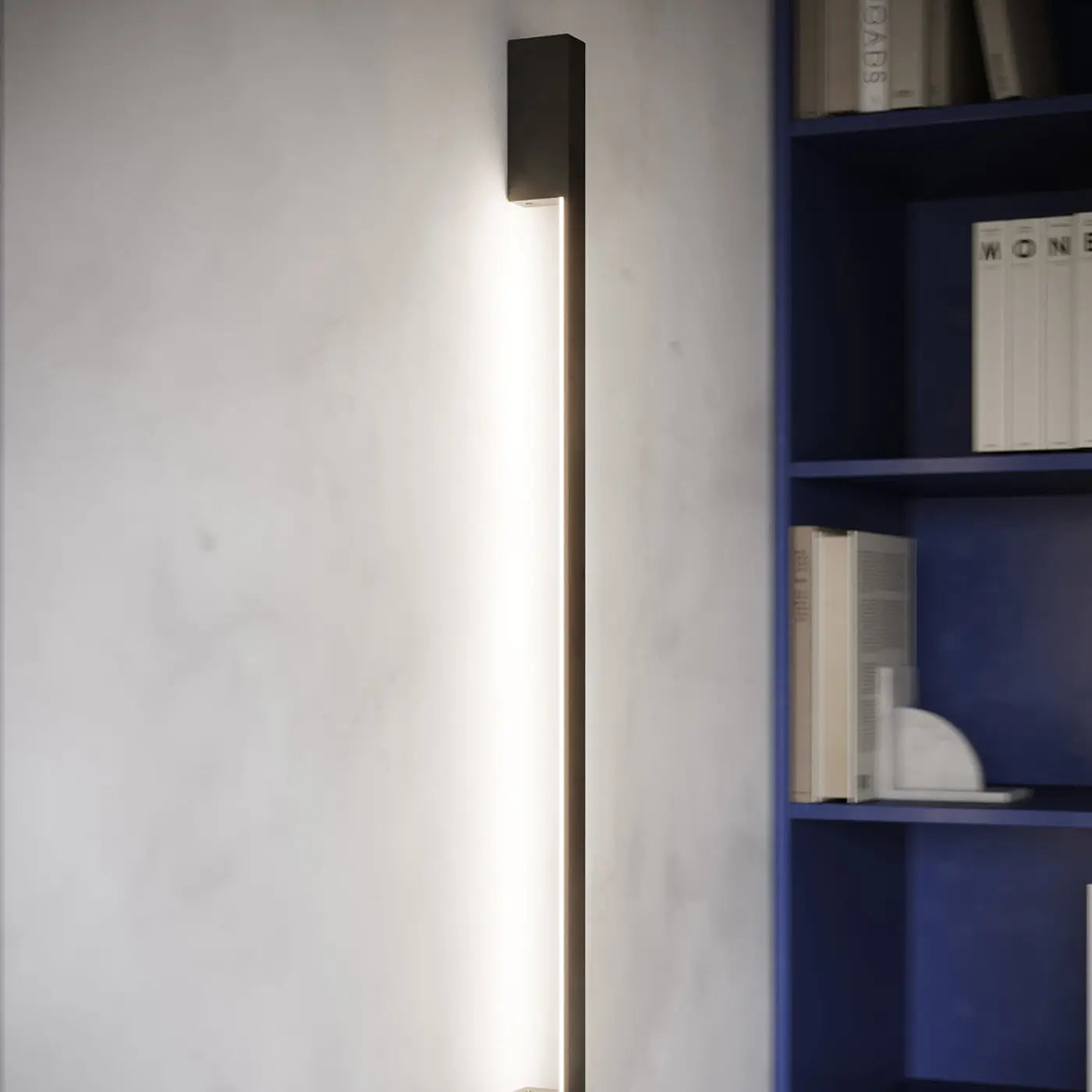 Applique murale LED noire verticale en aluminium — vue 3