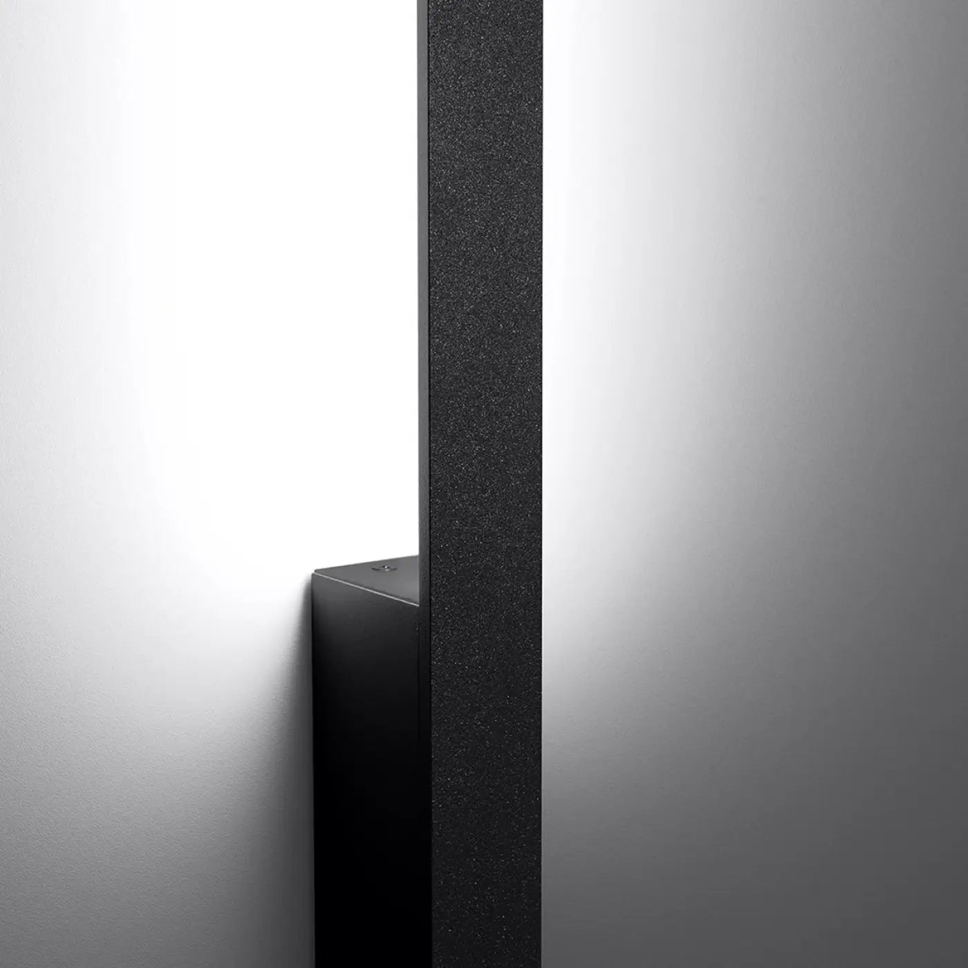 Applique murale LED noire verticale en aluminium — vue 4