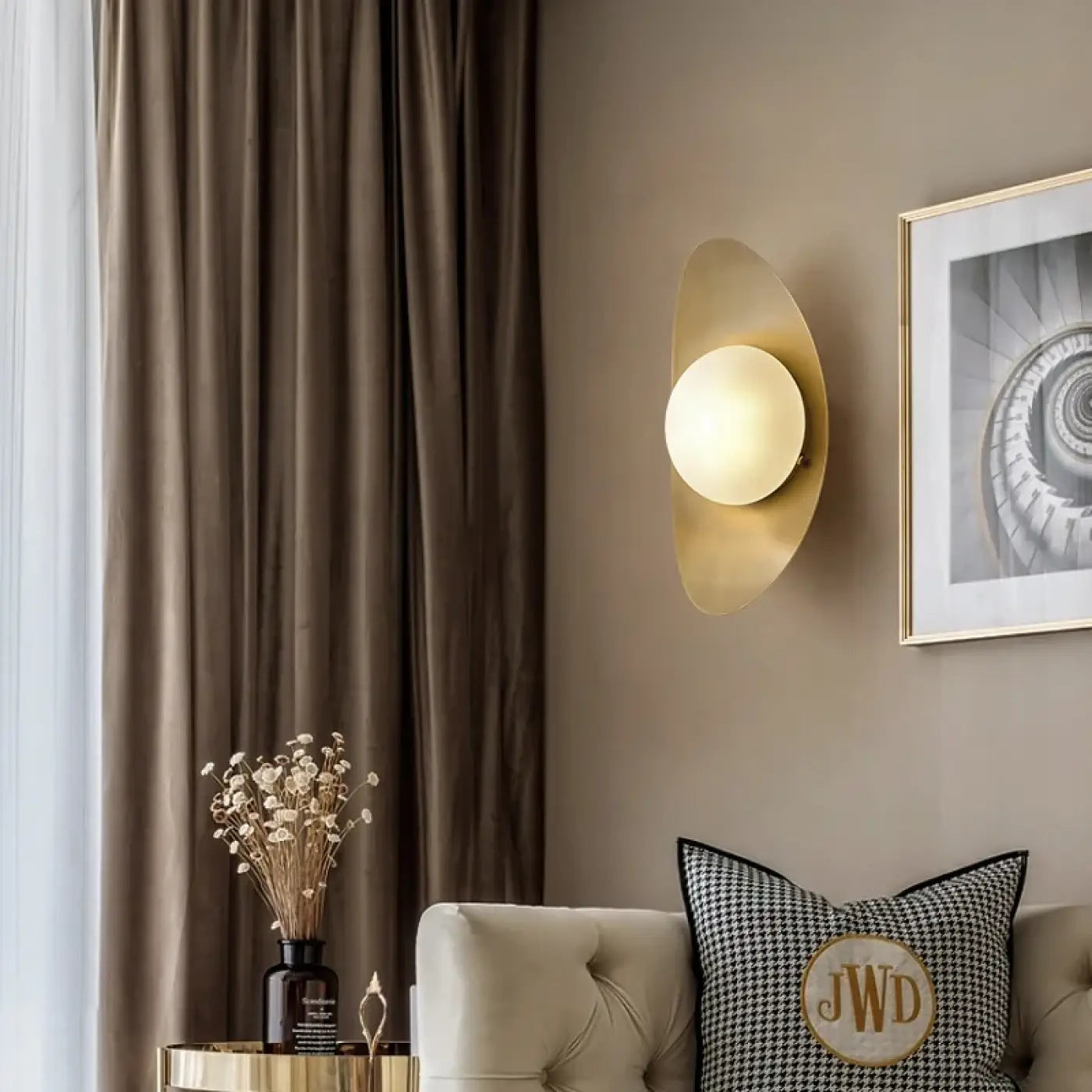Applique murale LED ovale dorée en aluminium design — vue 2