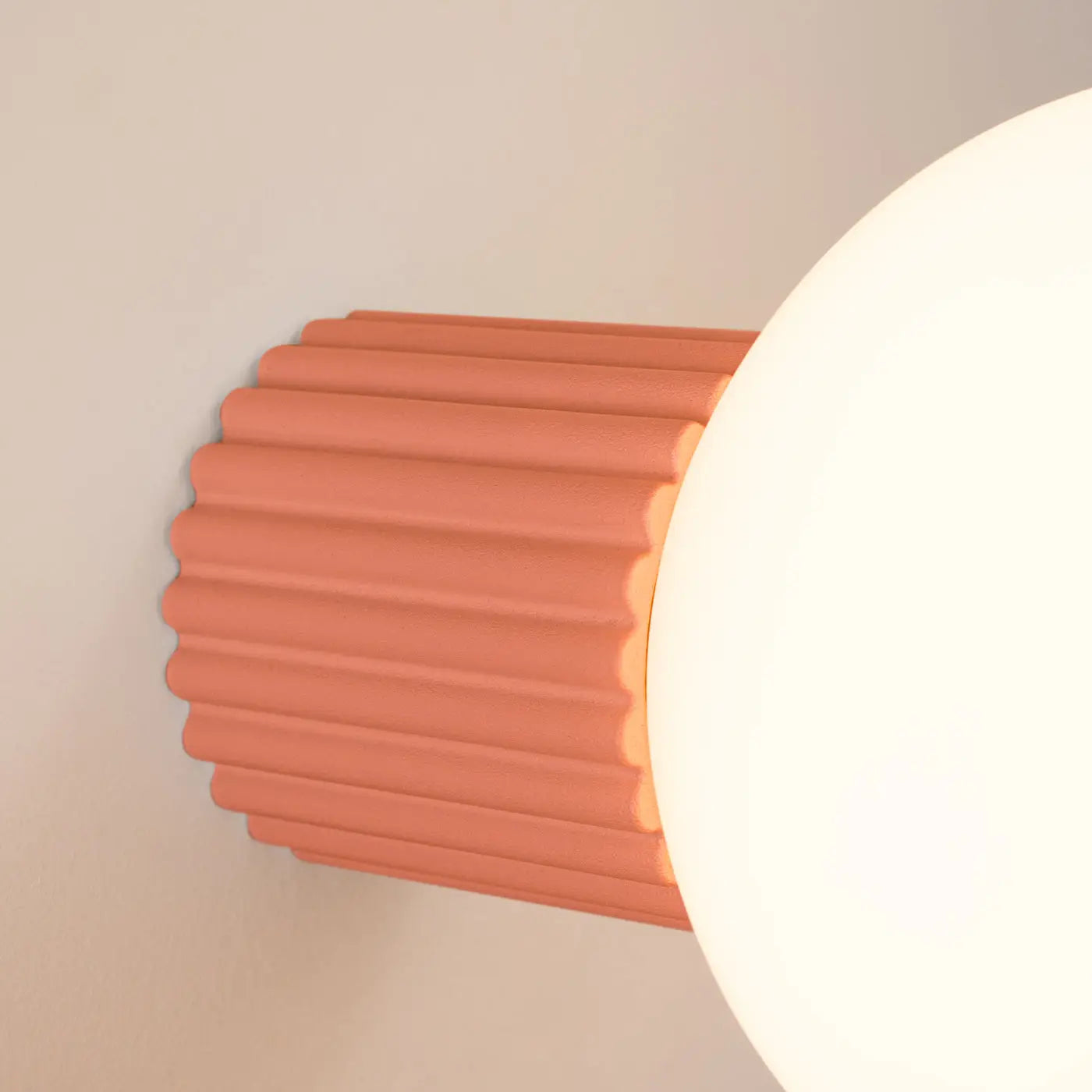 Applique murale LED pêche globe opalin minimaliste — vue 6