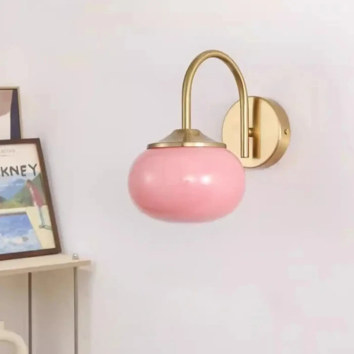 Applique murale LED ronde dorée en métal et acrylique — vue 1