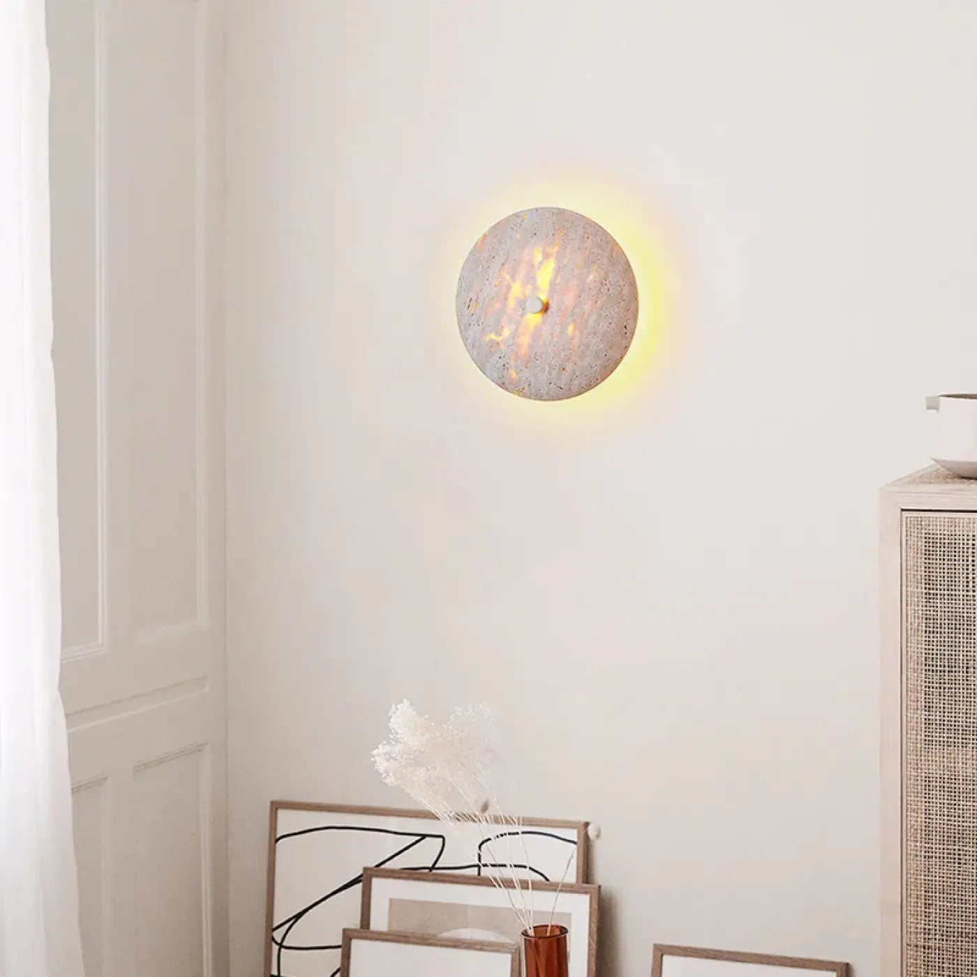 Applique murale LED ronde minérale en pierre beige et métal — vue 4