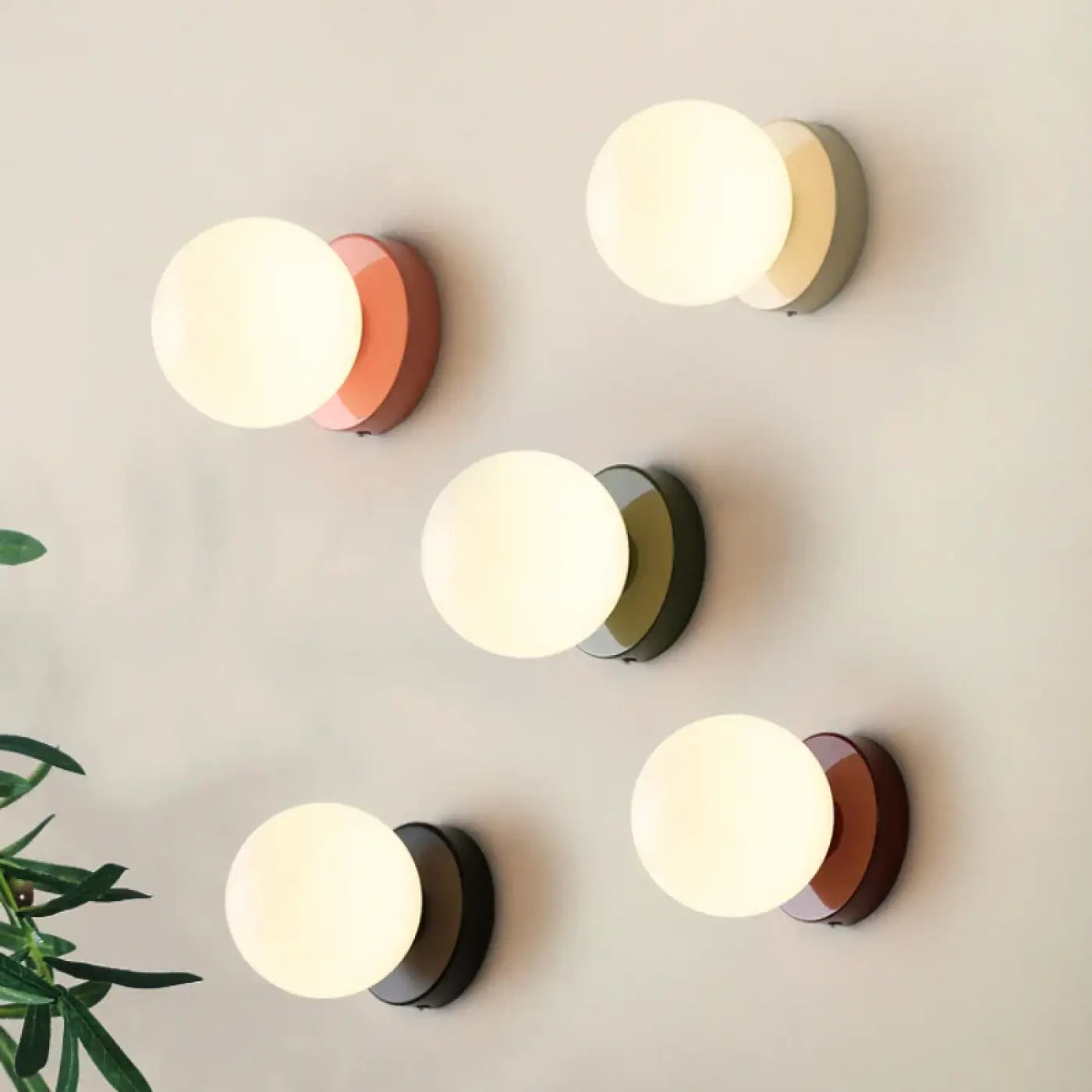 Applique murale LED scandinave en métal et acrylique colorée — vue 3