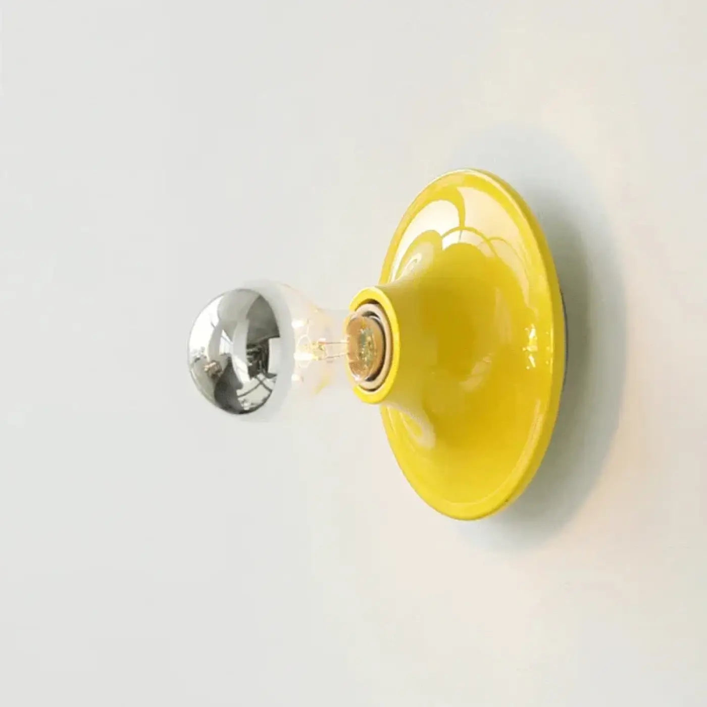 Applique murale LED scandinave en verre et métal blanc chaud — vue 1