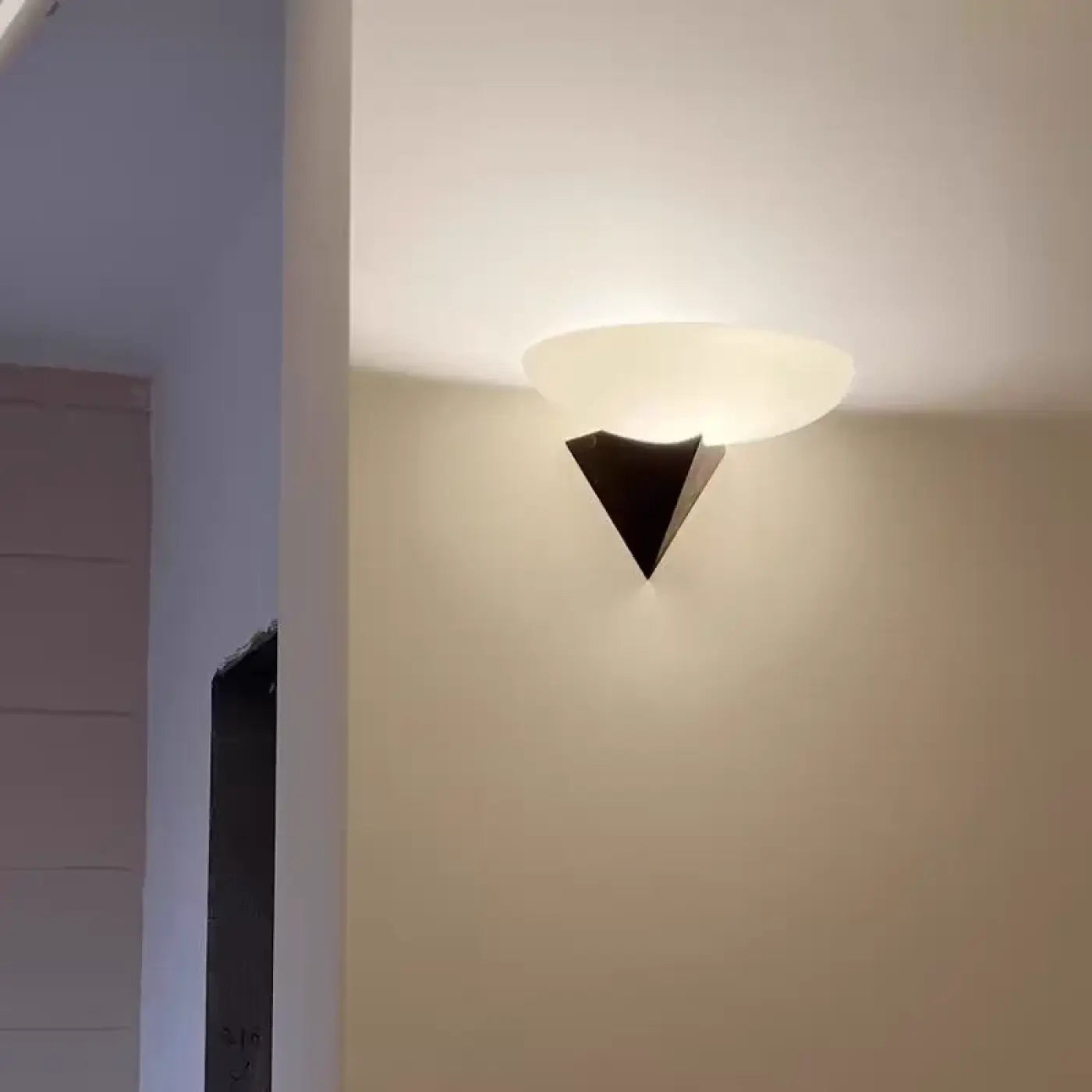 Applique murale LED triangulaire en acrylique IP65 — vue 2