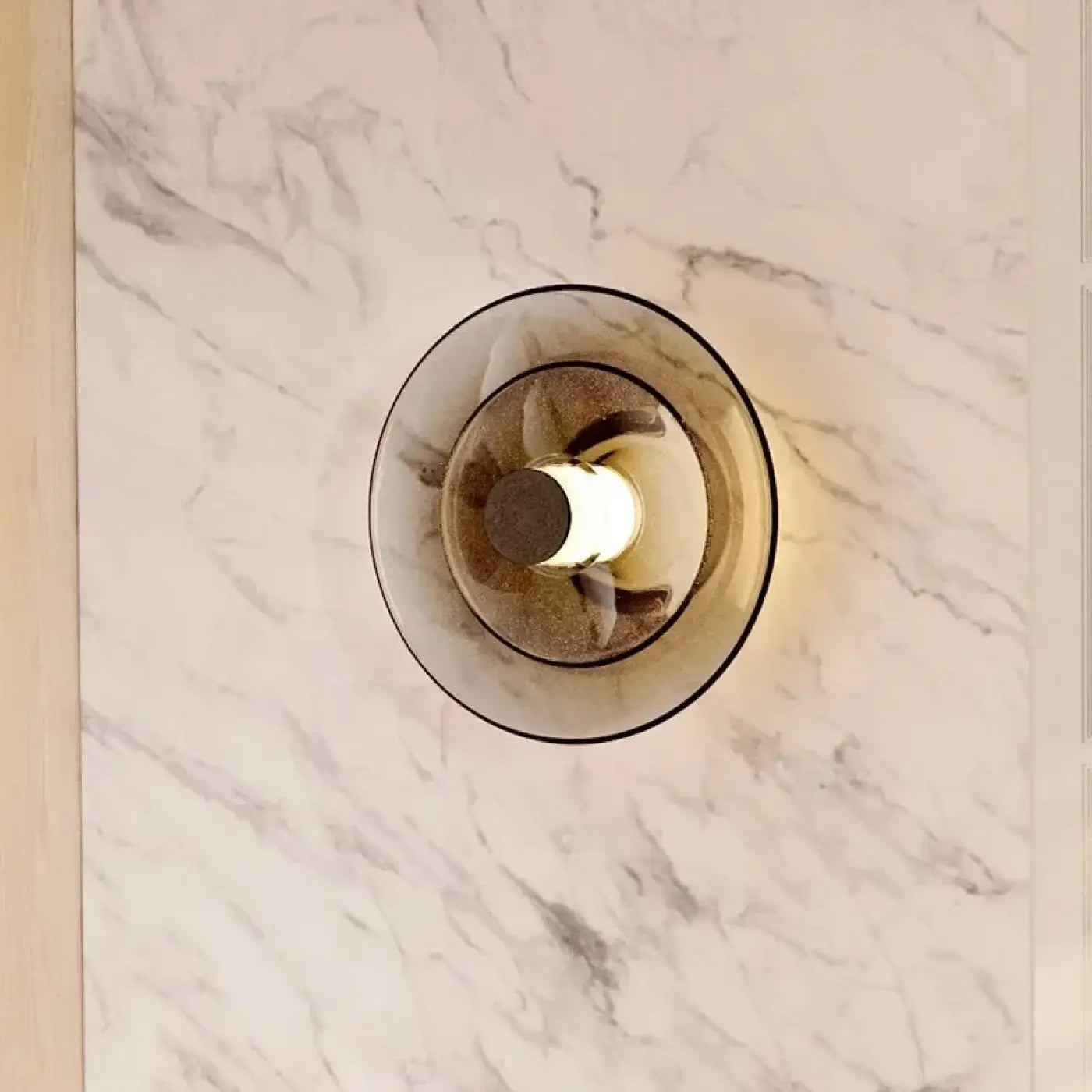Applique murale LED verre fumé et finition dorée — vue 2