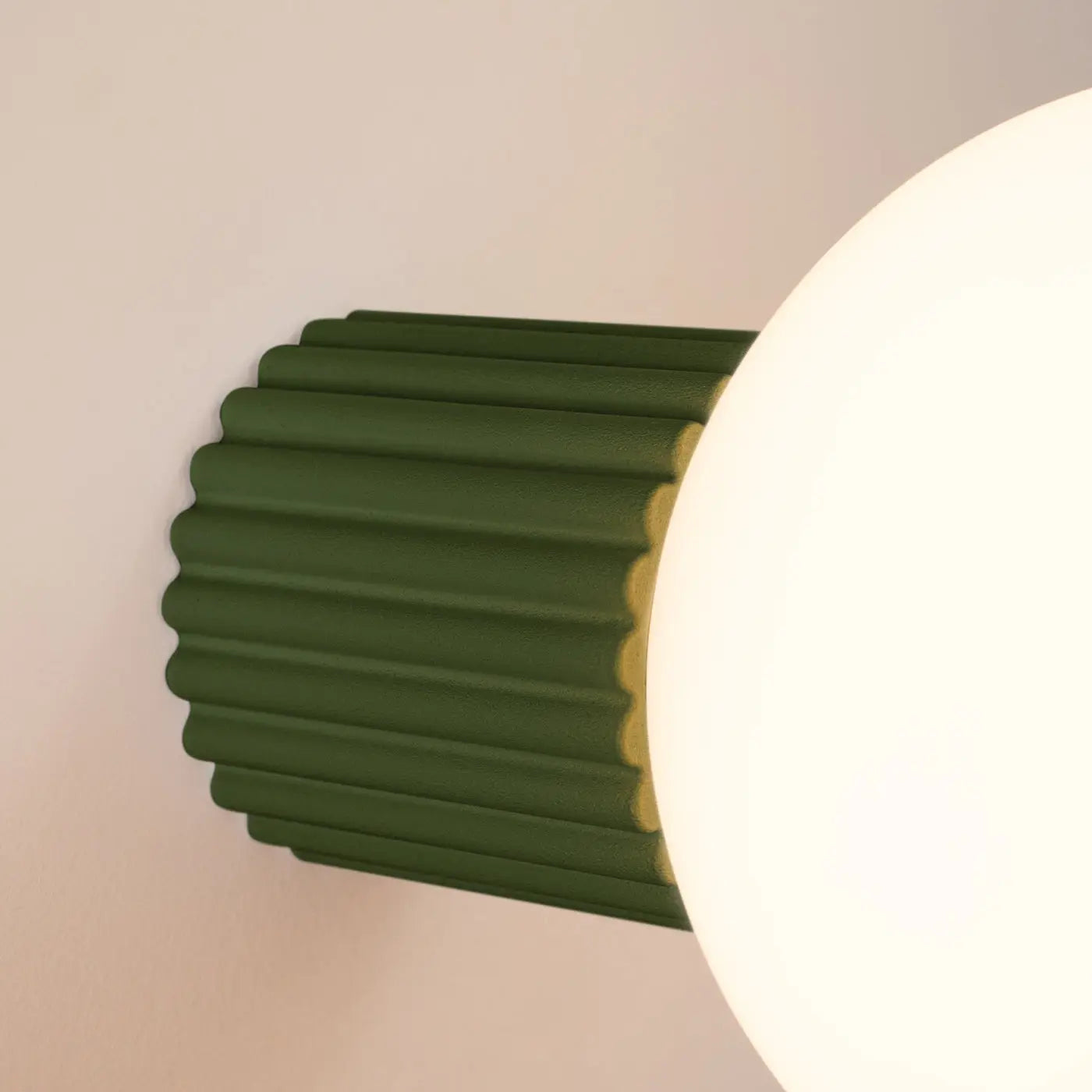 Applique murale LED vert olive globe opalin IP44 — vue 6