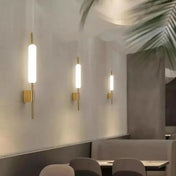 Applique murale LED verticale dorée en verre — vue 2