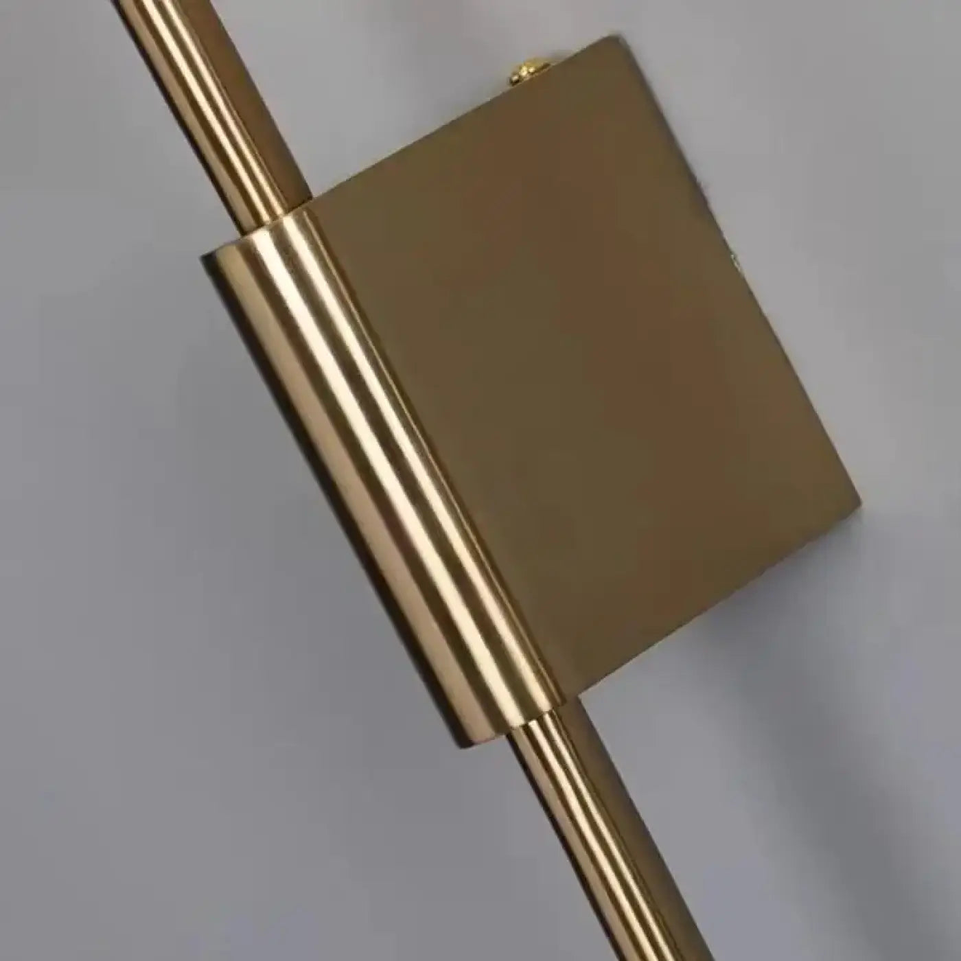 Applique murale LED verticale dorée en verre — vue 3