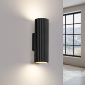 Applique murale noire cannelée LED minimaliste — vue 1