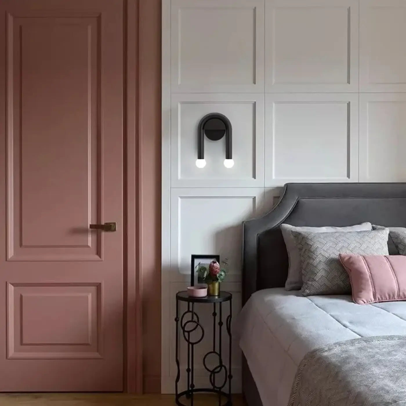 Applique murale noire en métal forme U double éclairage — vue 1