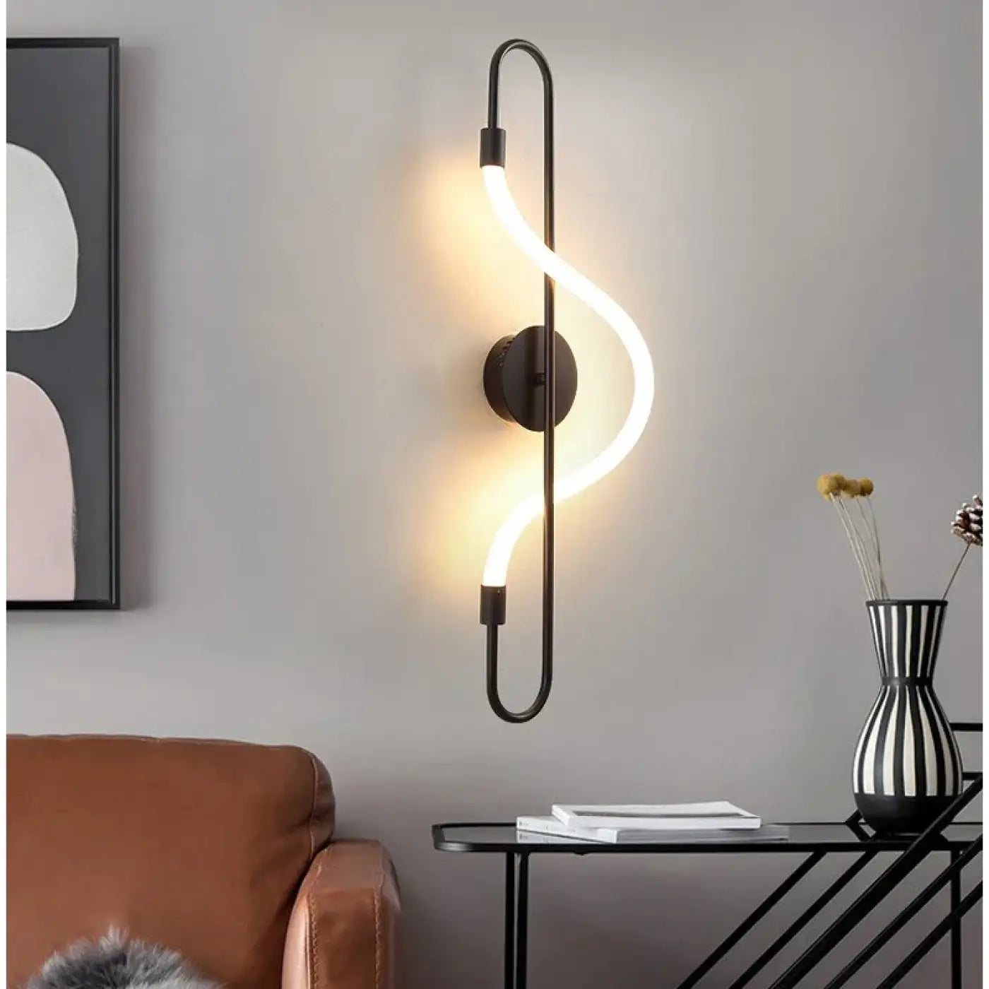 Applique murale noire et dorée tube LED vertical — vue 4
