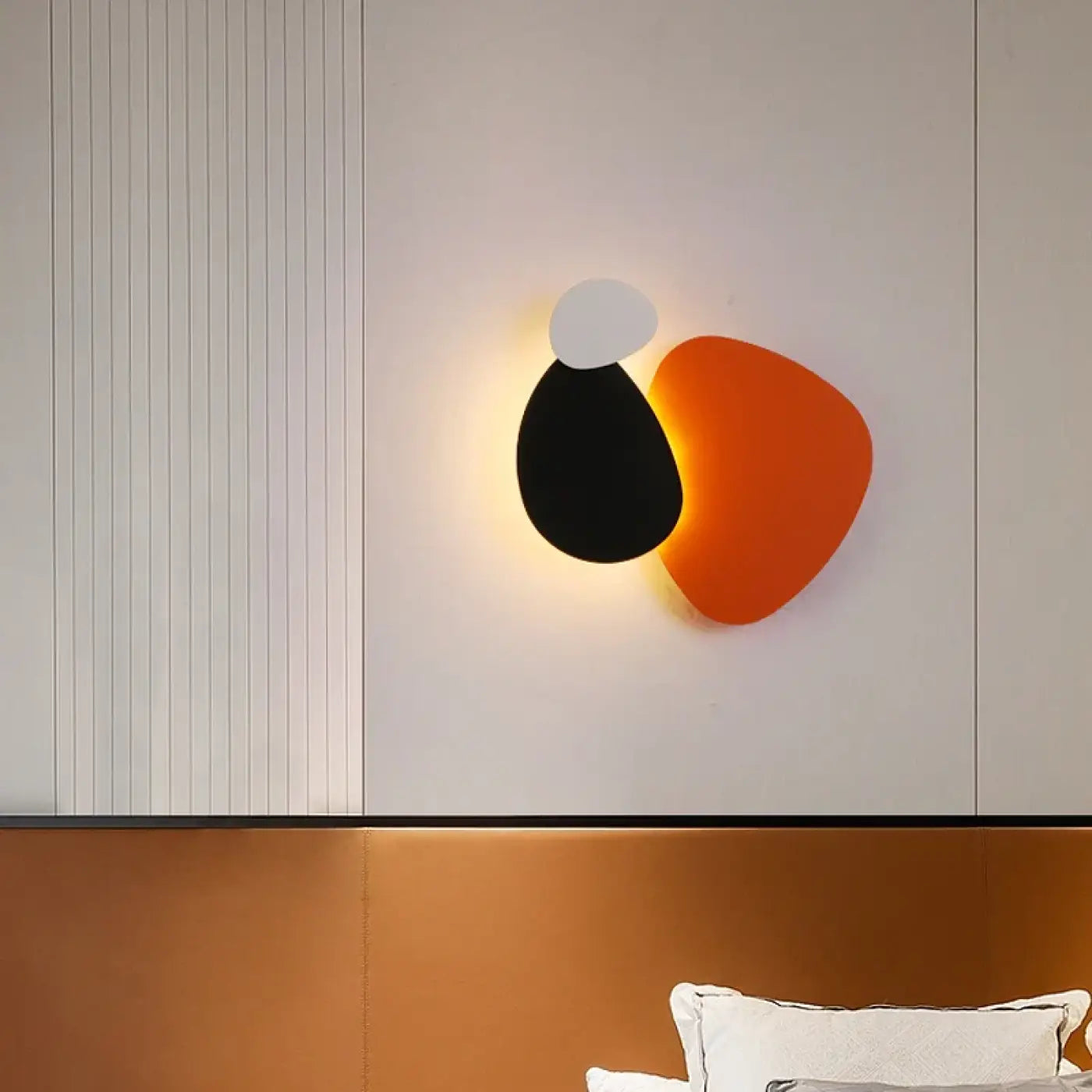 Applique murale plaque orange en acrylique et métal — vue 1