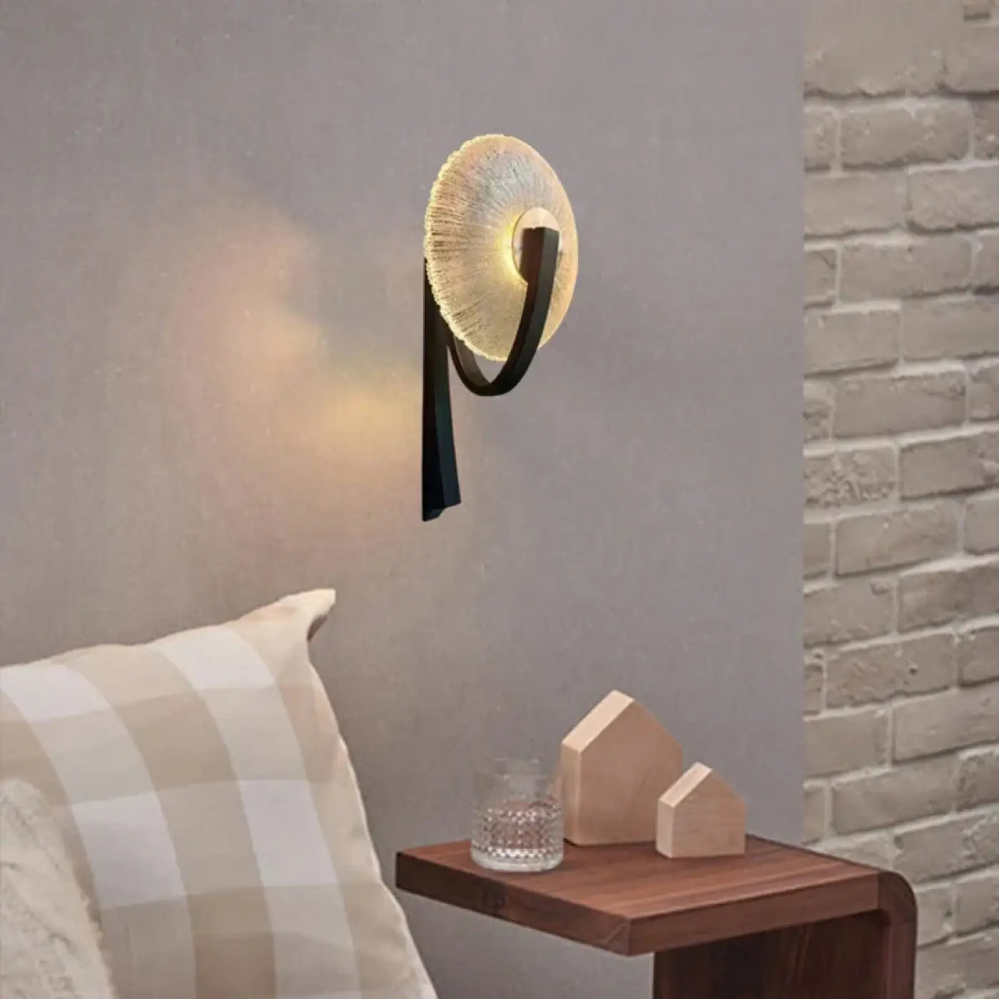 Applique murale rétro en aluminium noir et verre doré — vue 2