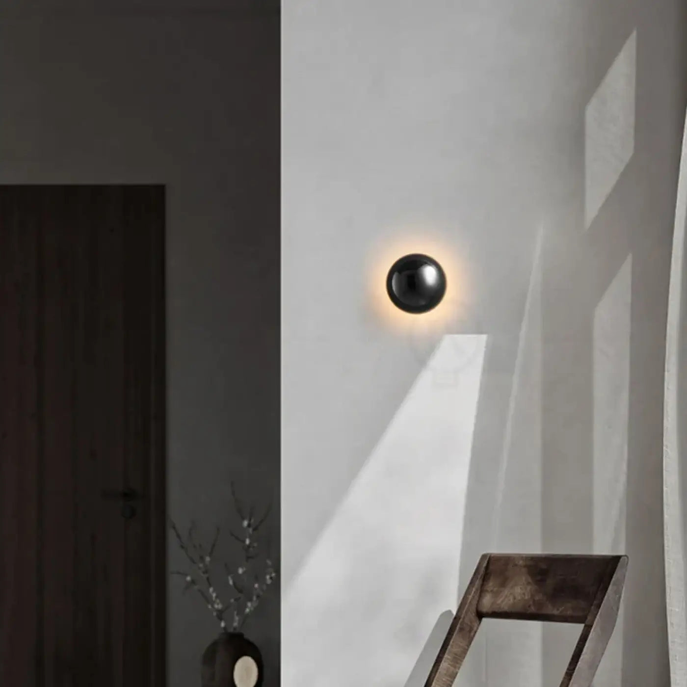 Applique murale ronde compacte en aluminium doré ou noir — vue 1