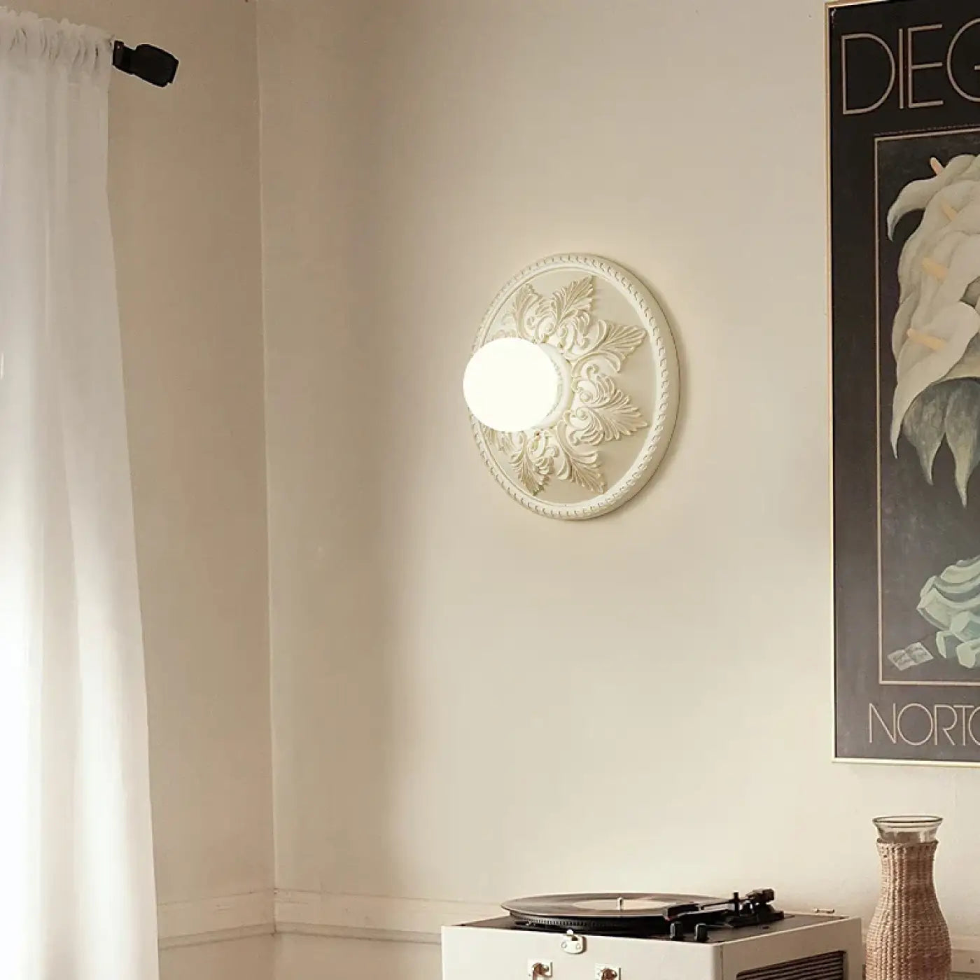 Applique murale ronde en résine blanche art déco — vue 2