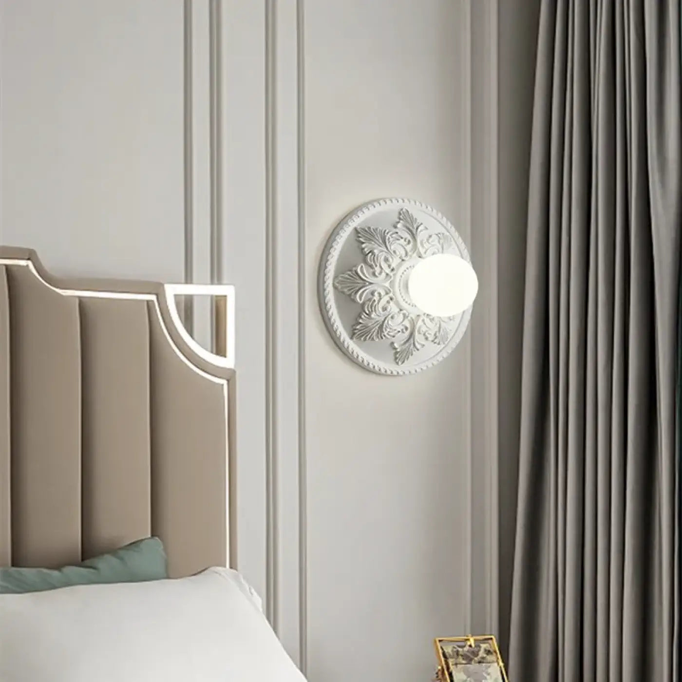 Applique murale ronde en résine blanche art déco — vue 7