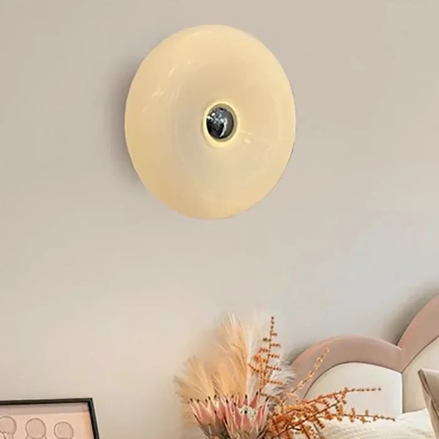Applique murale ronde en verre blanc style Art déco — vue 1