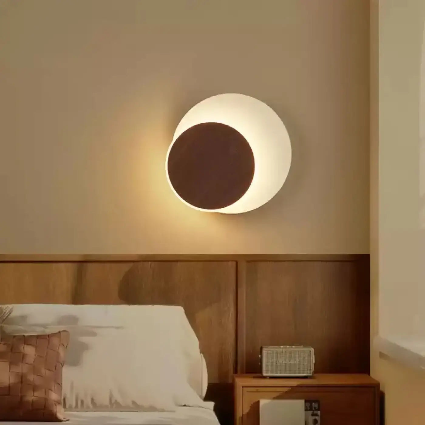 Applique murale ronde LED marron en métal et acrylique — vue 1