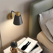 Applique murale scandinave en aluminium or et noir — vue 1
