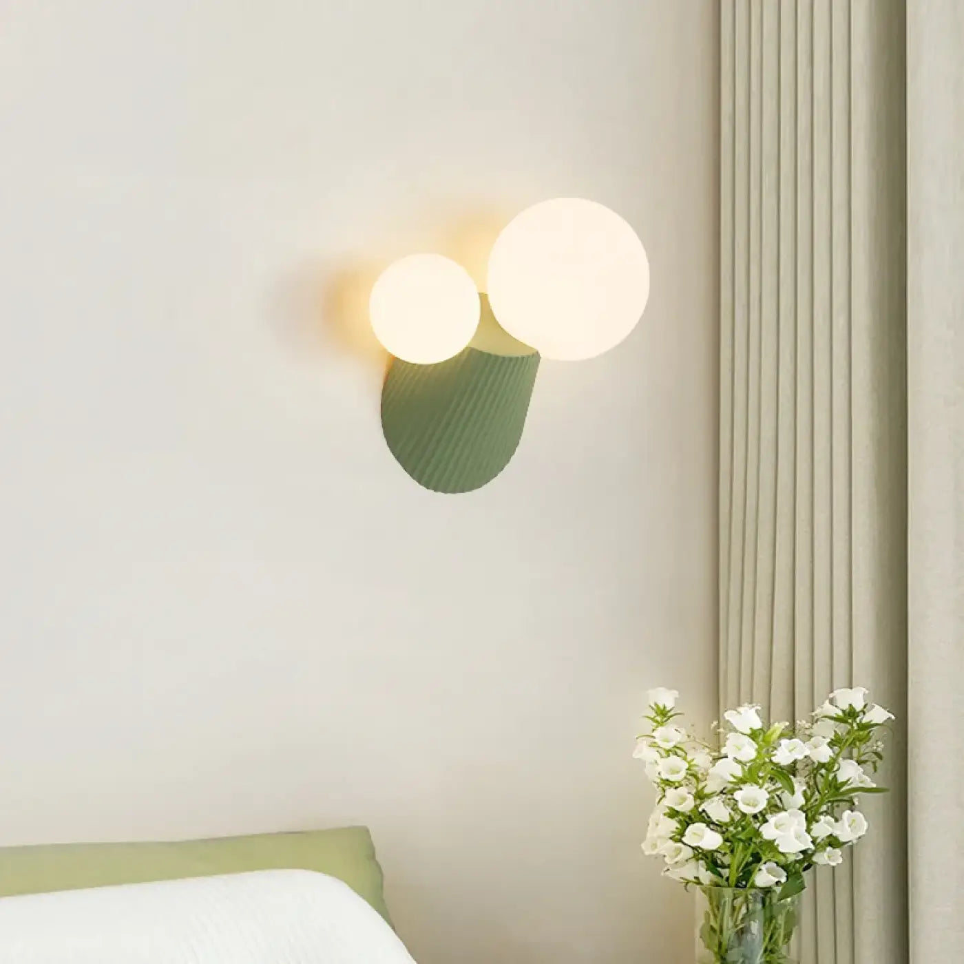 Applique murale scandinave en verre à deux globes LED — vue 1
