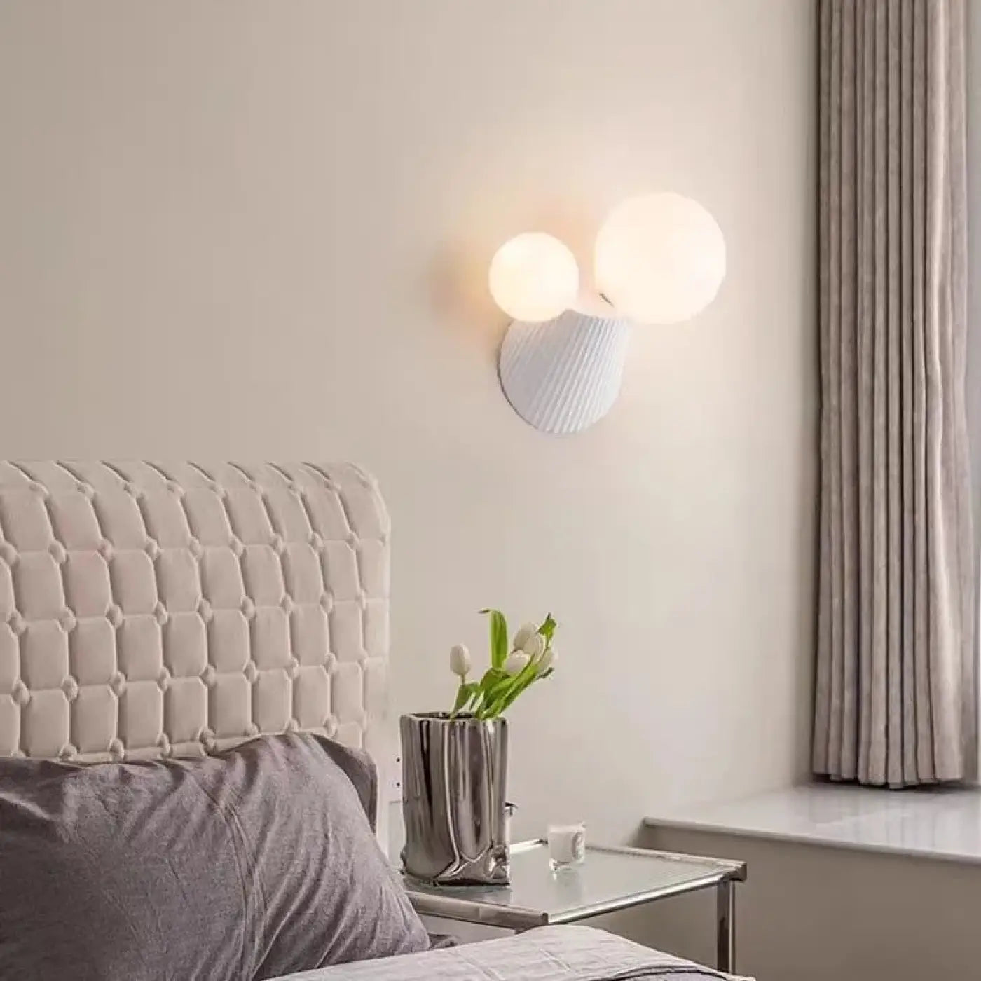 Applique murale scandinave en verre à deux globes LED — vue 3