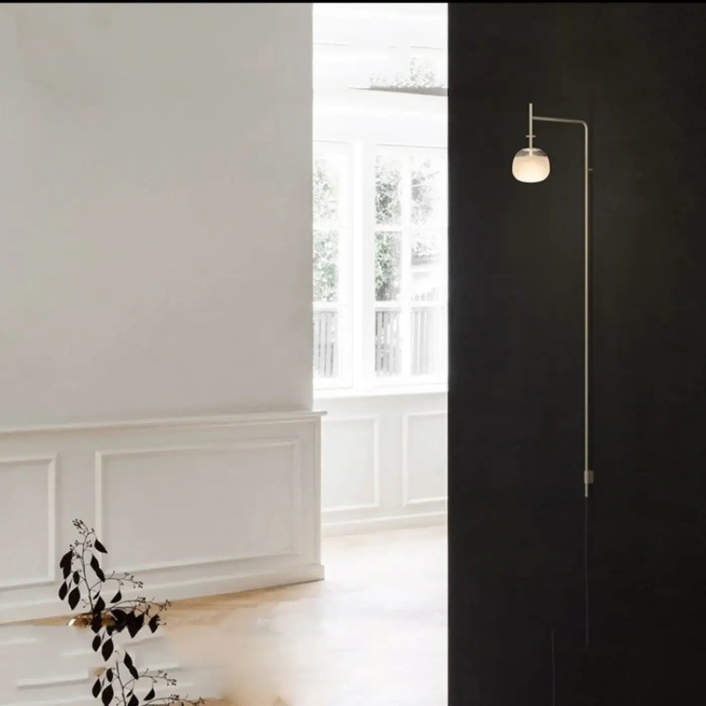 Applique murale verticale noire en métal et verre — vue 2