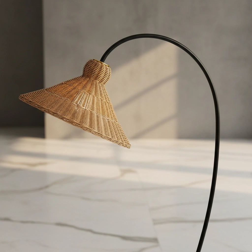 Curved design floor lamp | CURVA