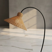 Curved design floor lamp | CURVA