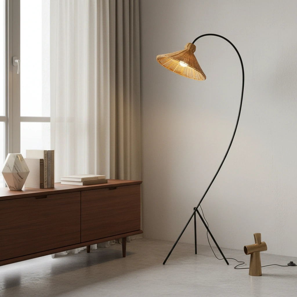Curved design floor lamp | CURVA
