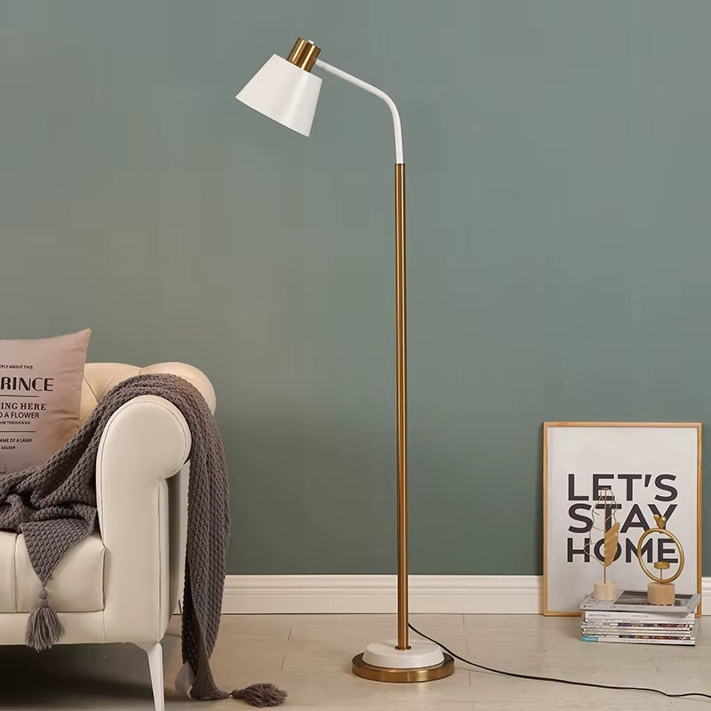 lampadaire-minimaliste-blanc-alto-glowe-studio1.jpg