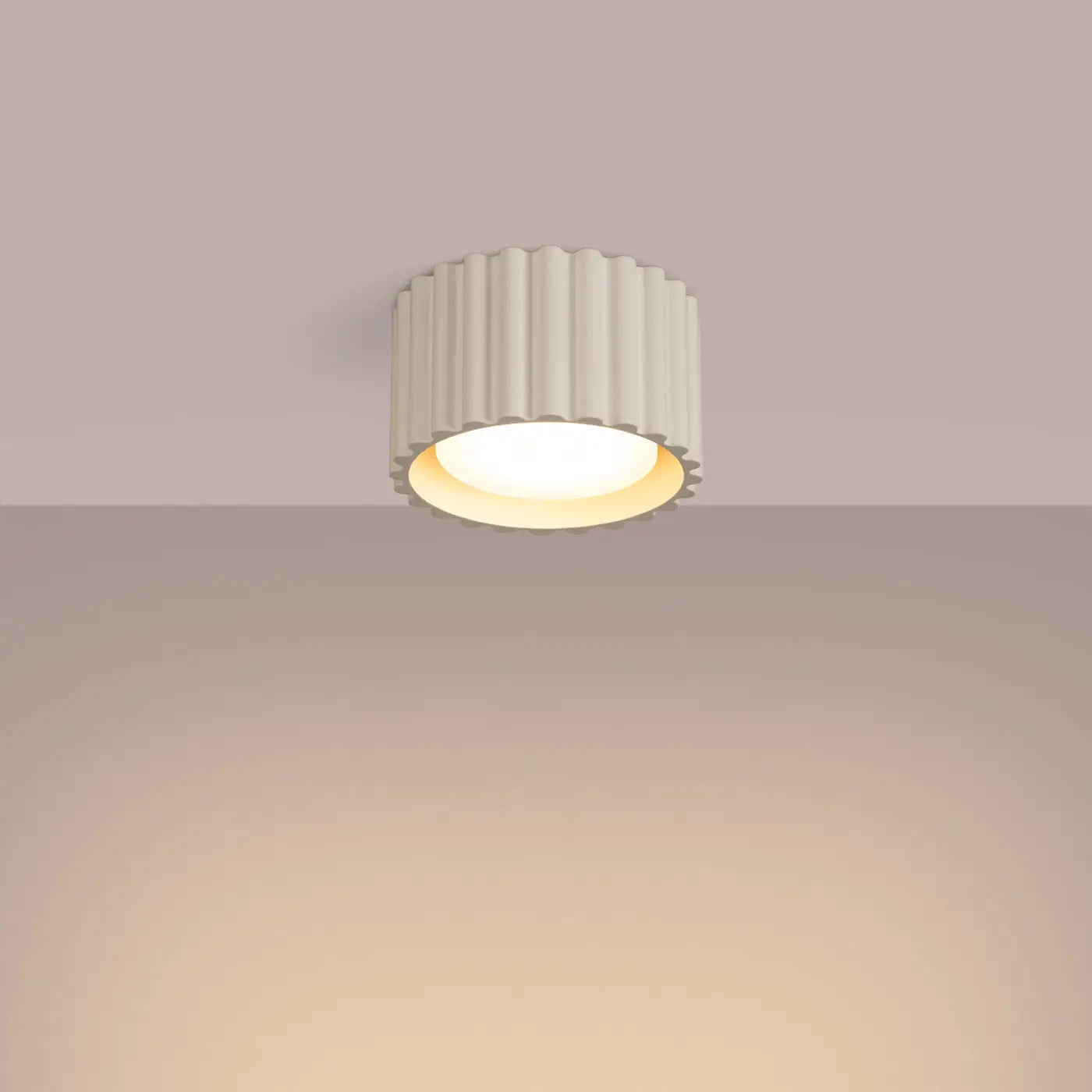 luminaire-plafonnier-beige-style-moderne-plafond-couleur-blanc-594.webp