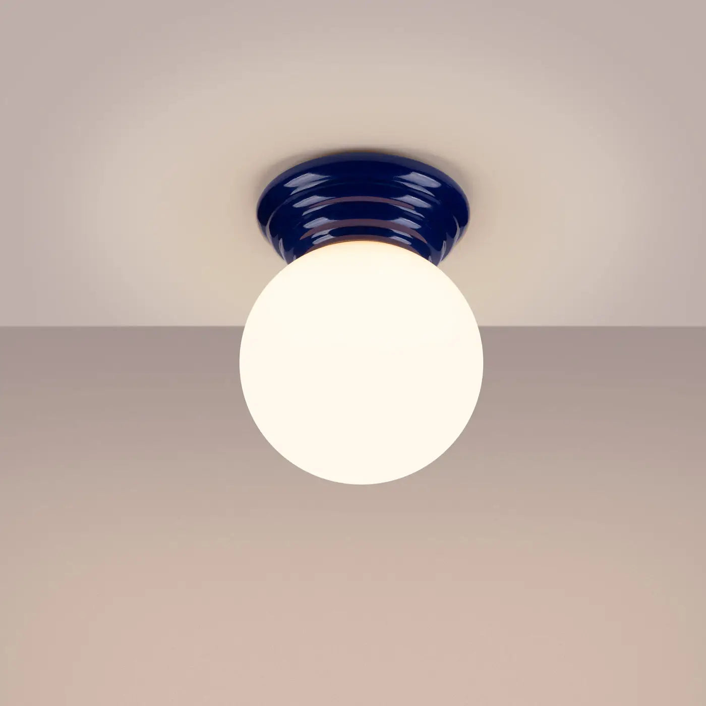 luminaire-plafonnier-boule-opaline-ceramique-ultramarine-design-972.webp
