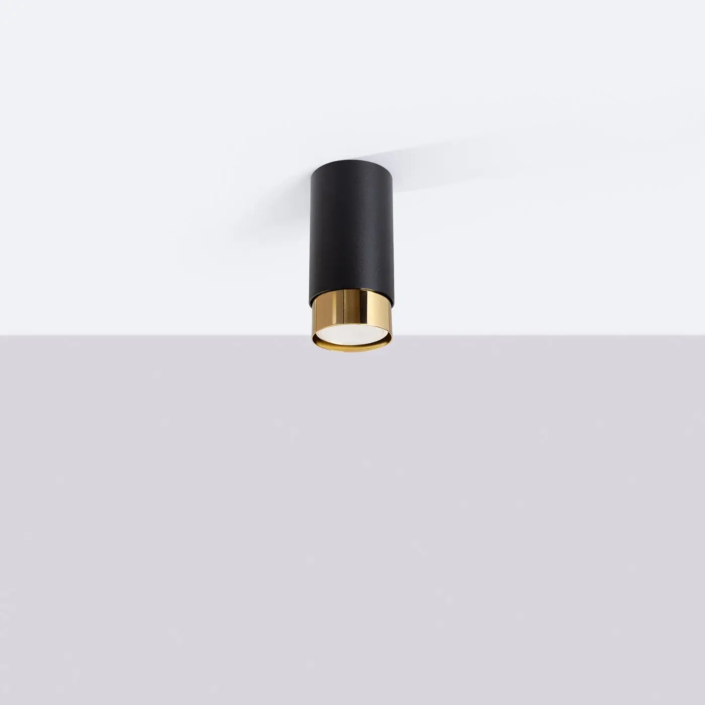 luminaire-plafonnier-cylindre-noir-dore-design-encastre-cylindrique-889.webp