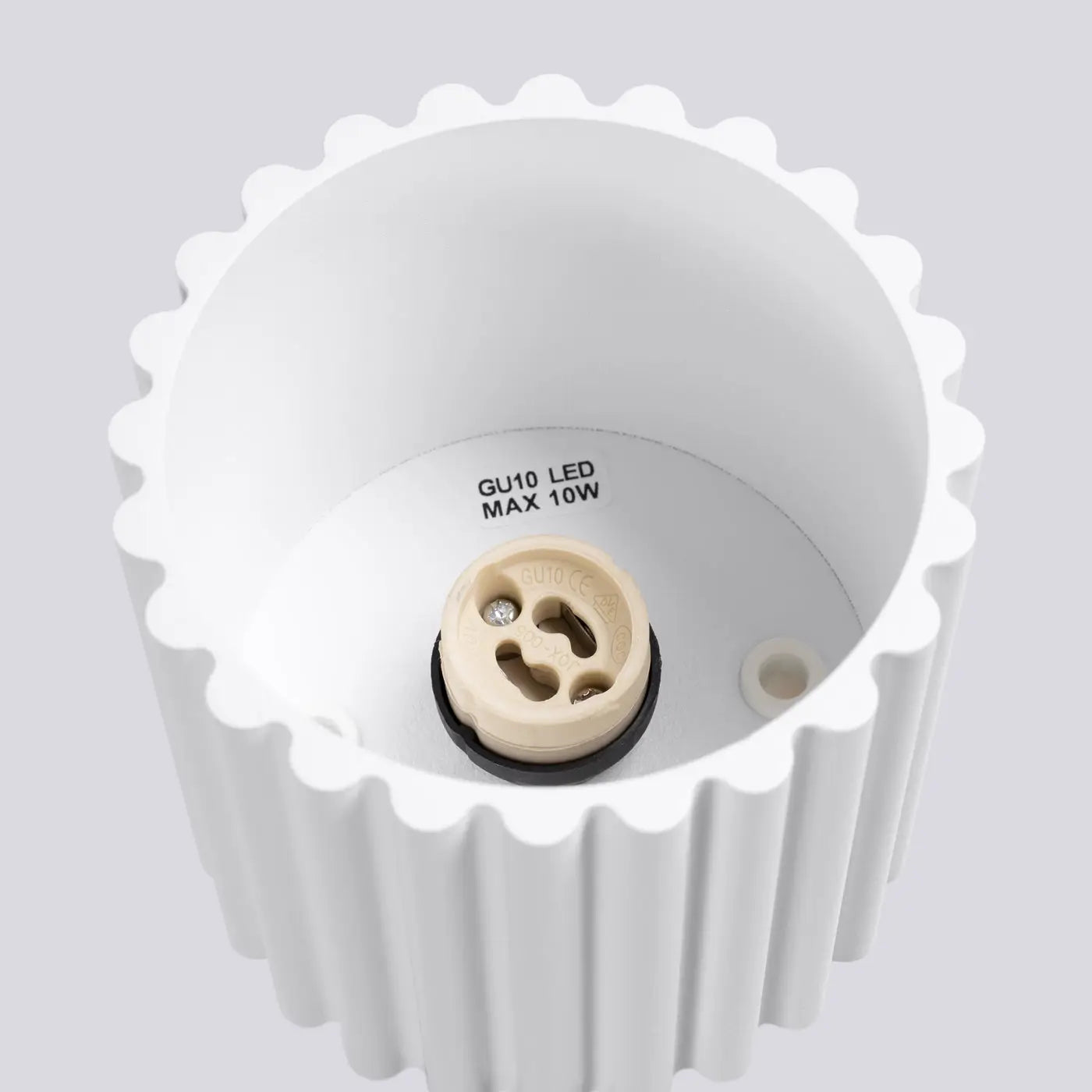 Minimalist white aluminium LED ceiling light | FOGA
