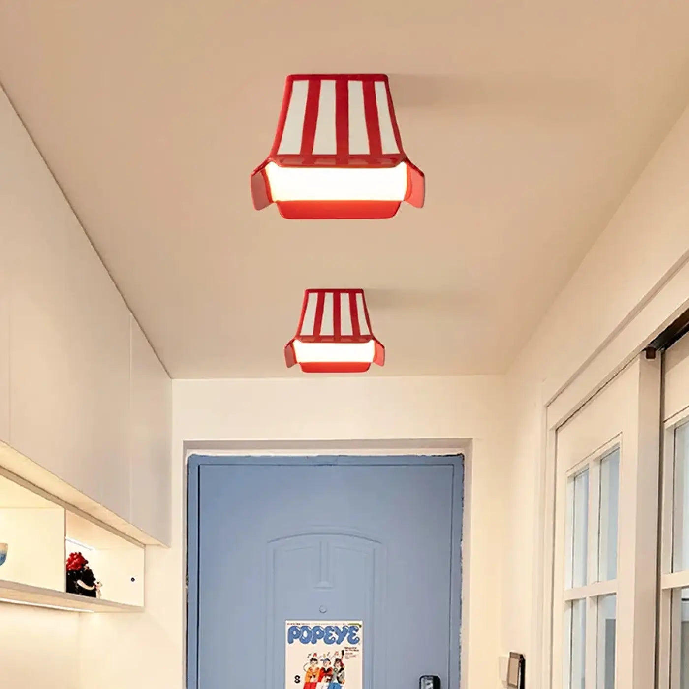 luminaire-plafonnier-enfant-rouge-blanc-design-creatif-plafond-raye-927.webp