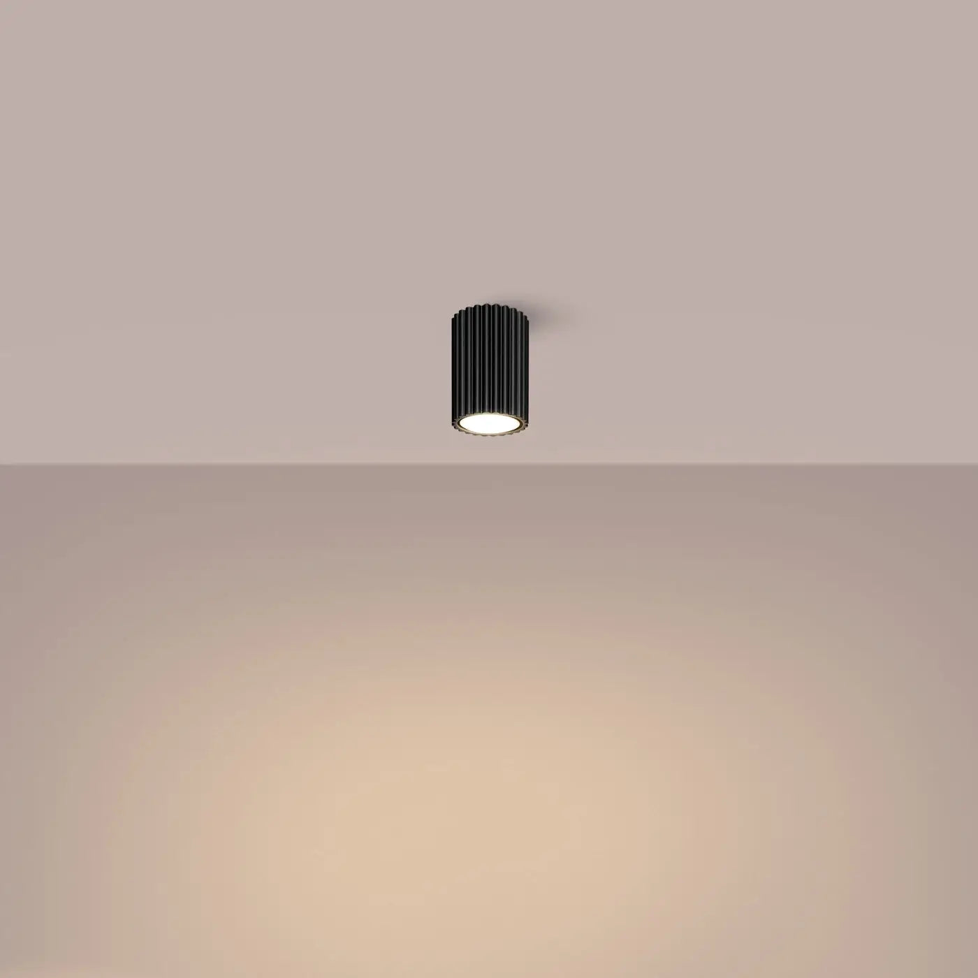 luminaire-plafonnier-noir-cylindrique-eclairage-doux-encastre-nervures-951.webp