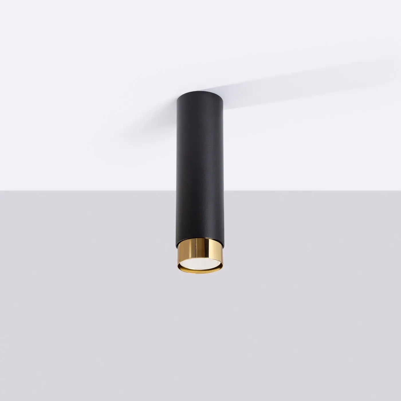 luminaire-plafonnier-noir-dore-cylindre-minimaliste-chic-lumiere-756.webp