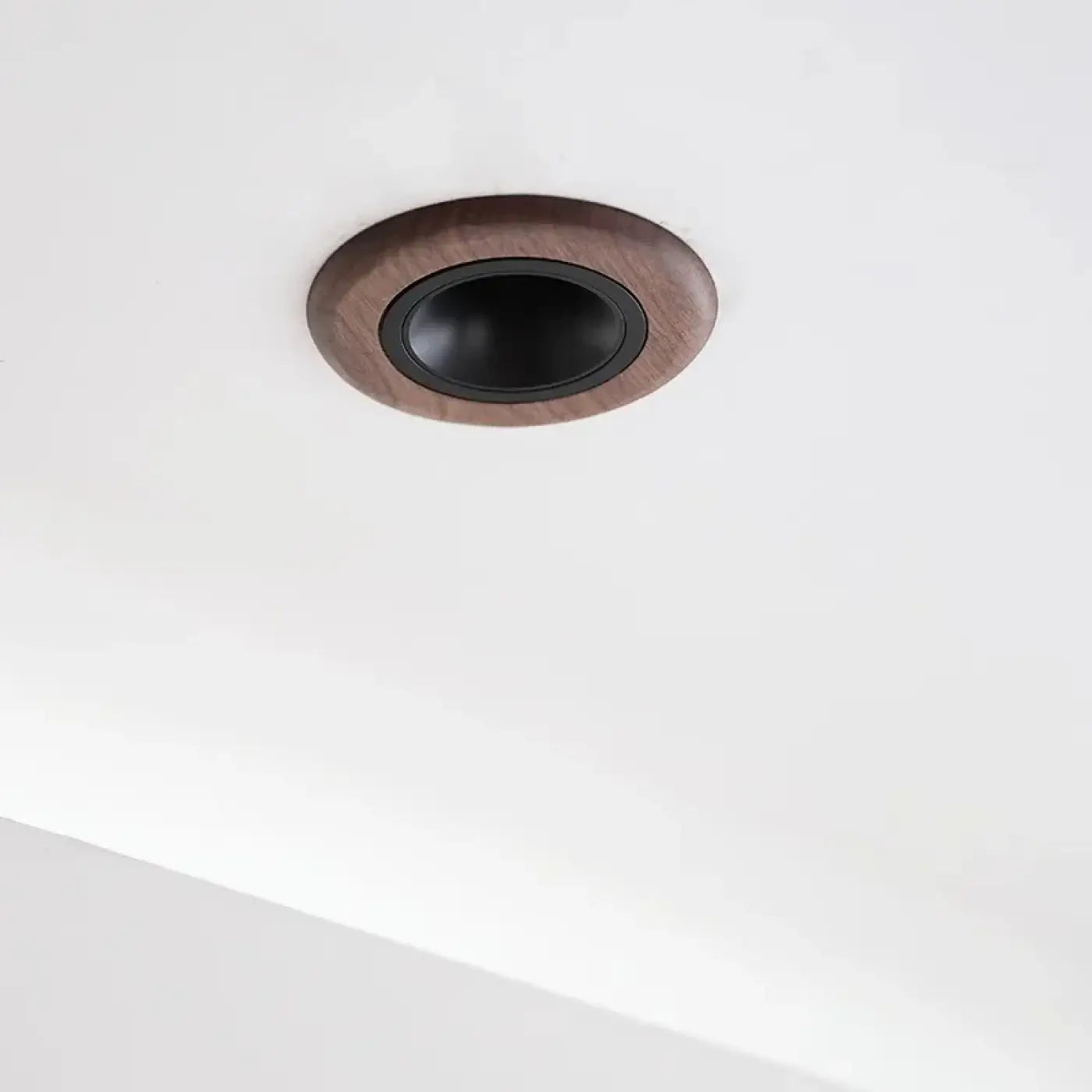 plafonnier-bois-noir-design-moderne-elegant-elegant-luminaire-329.webp