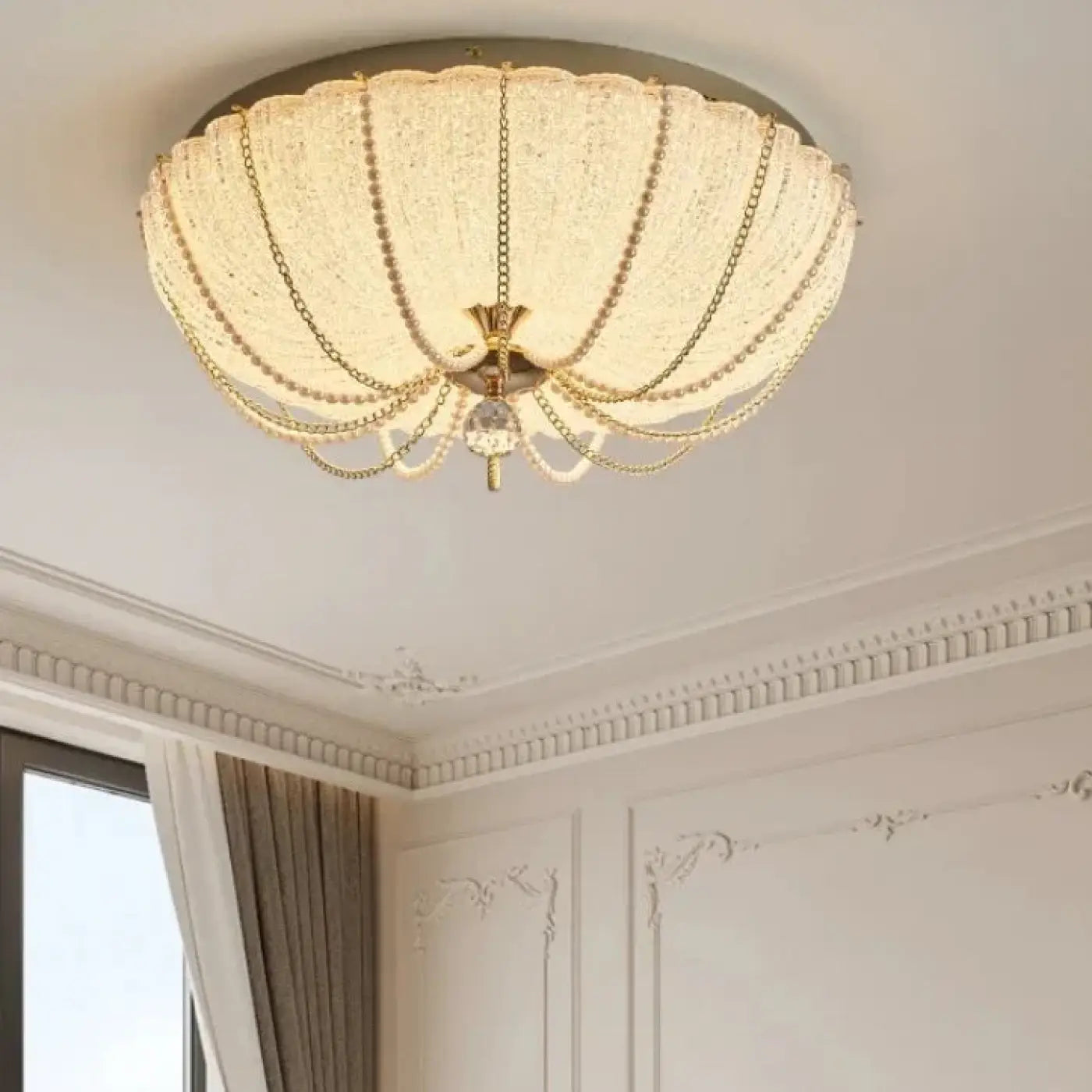 plafonnier-cristal-dore-style-royal-perles-elegantes-applique-plafond-557.webp