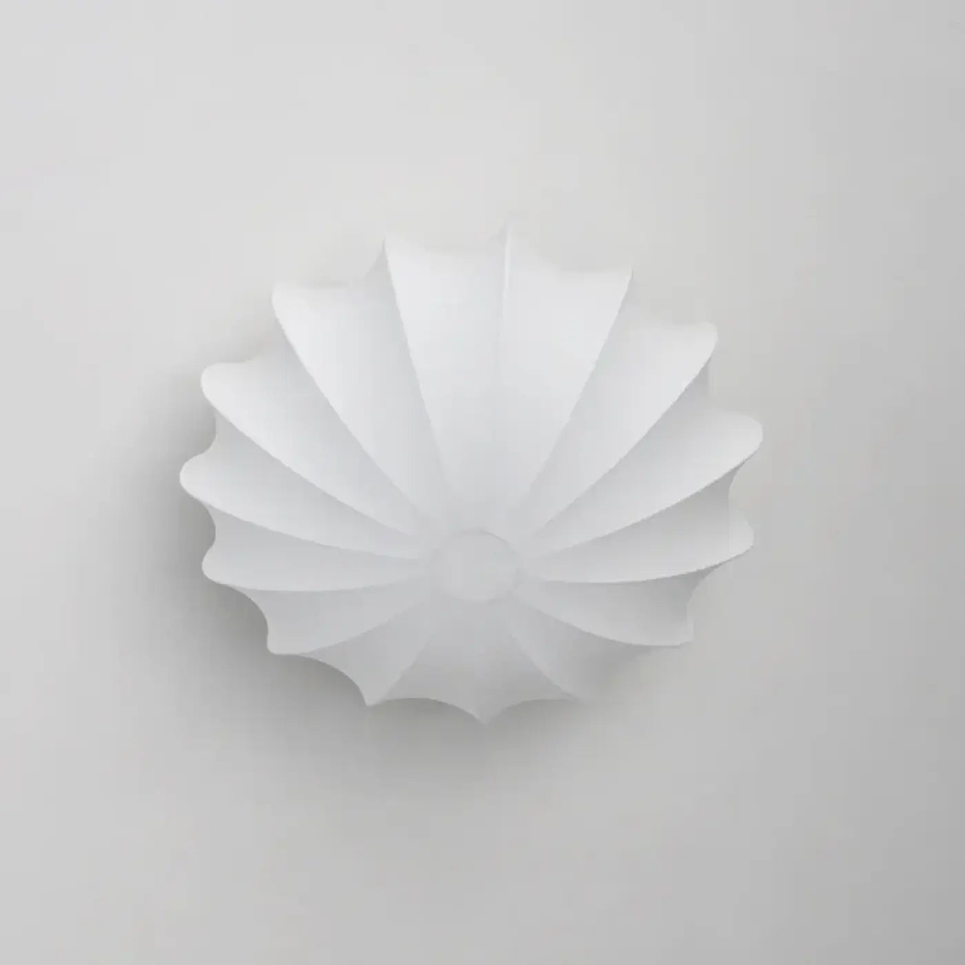 White fabric organic shape 3-light ceiling light | SETO