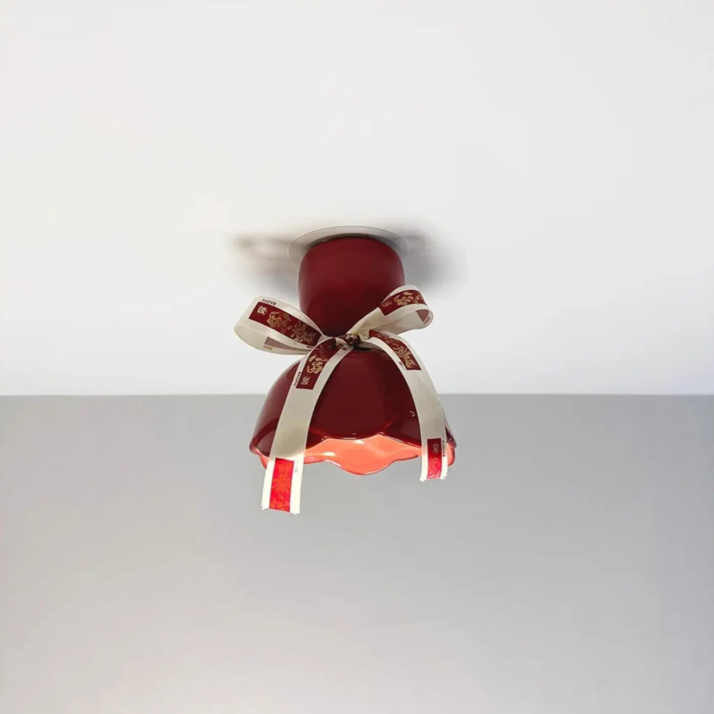 plafonnier-design-original-noeud-decoratif-rouge-blanc-luminaire-657.webp