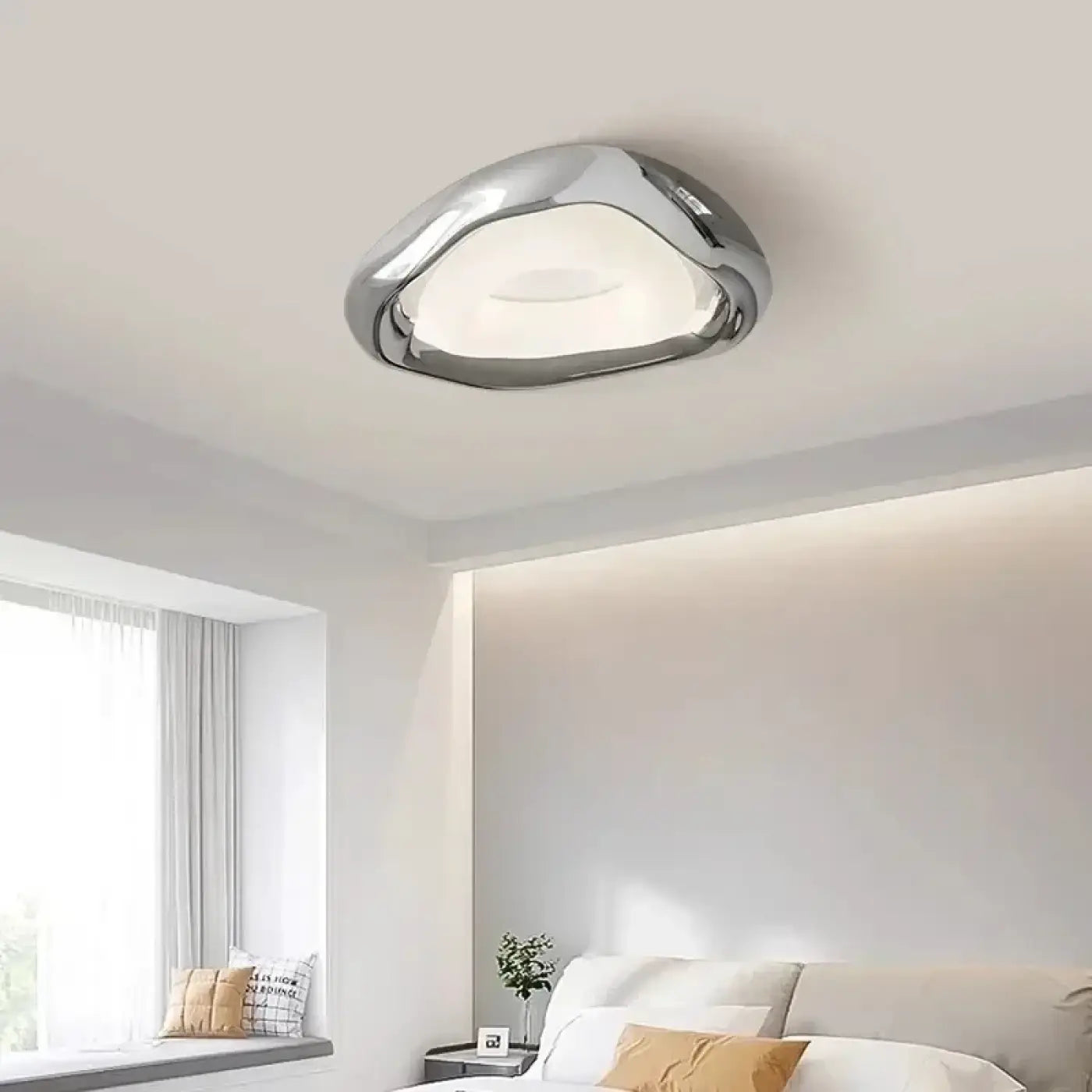 plafonnier-led-design-moderne-chrome-forme-organique-elegante-919.webp