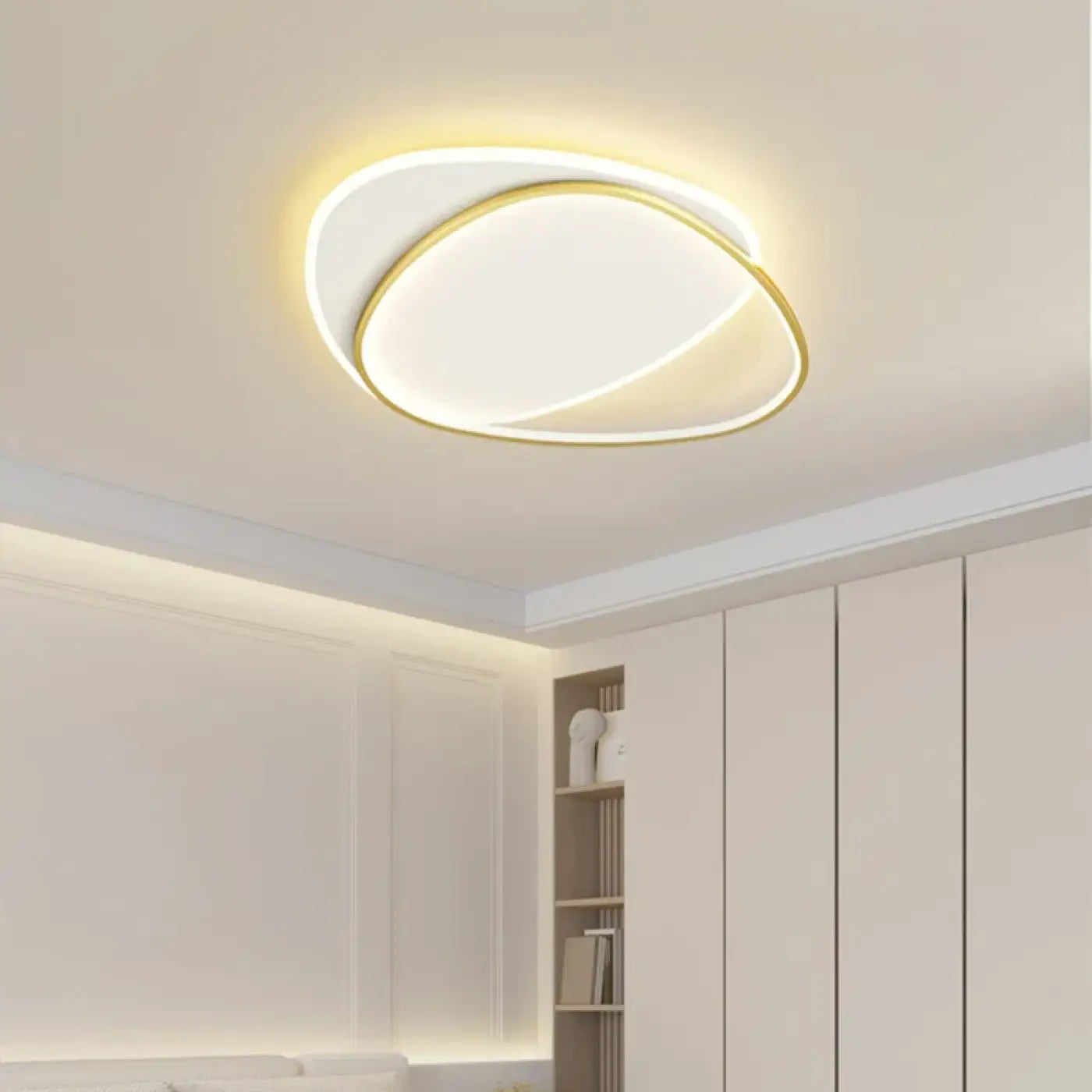 plafonnier-led-design-ovale-entrelace-moderne-borde-dor-lumiere-939.webp