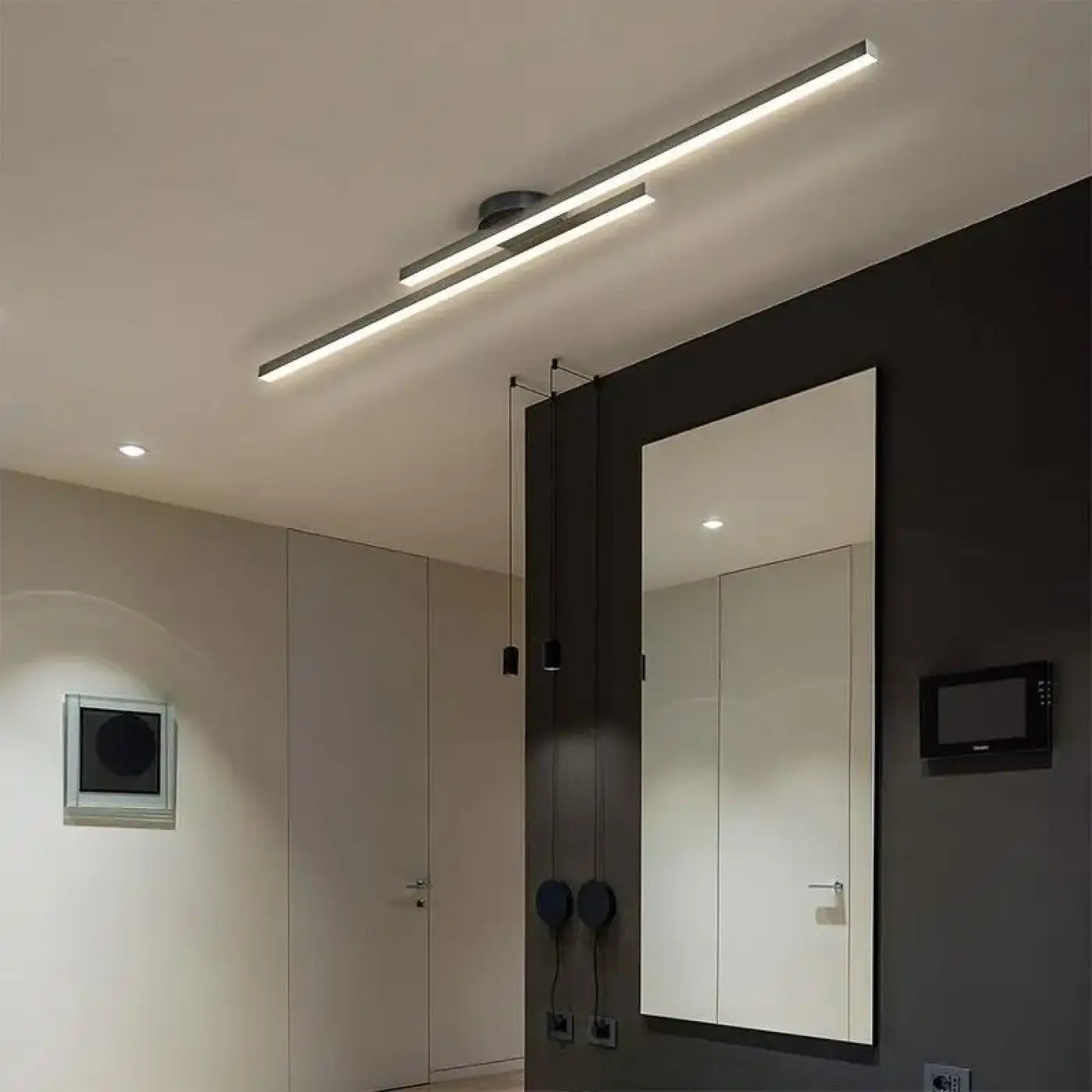 Linear black adjustable LED ceiling light | PIKON