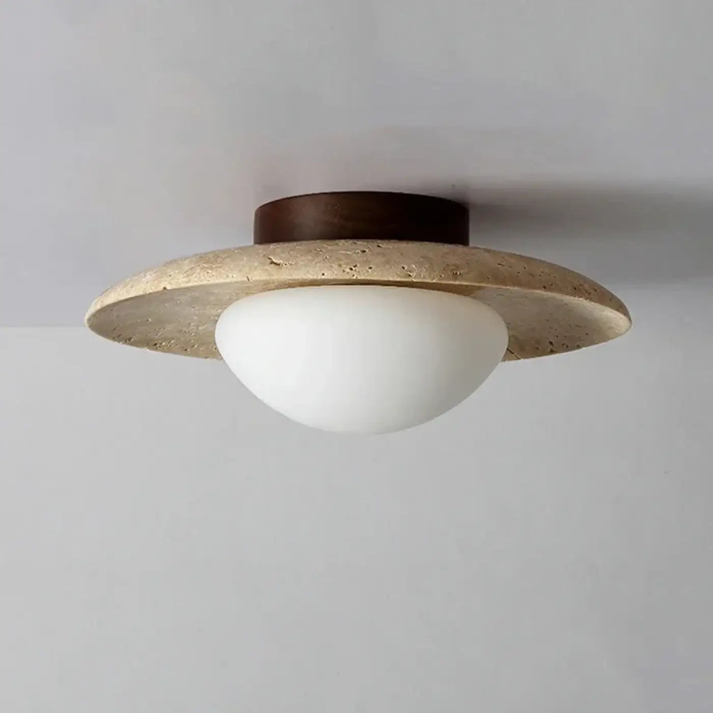 plafonnier-minimaliste-travertin-verre-depoli-lumiere-fixation-206.webp