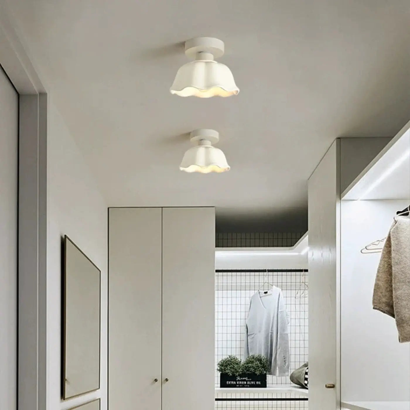 plafonnier-style-vintage-blanc-base-doree-lampes-plafond-blanches-152.webp